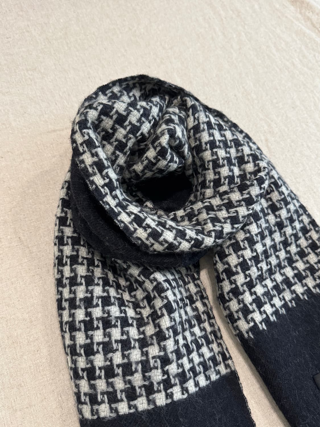 이세이미야케 하운즈투스 울 프린지 머플러 상품이미지2