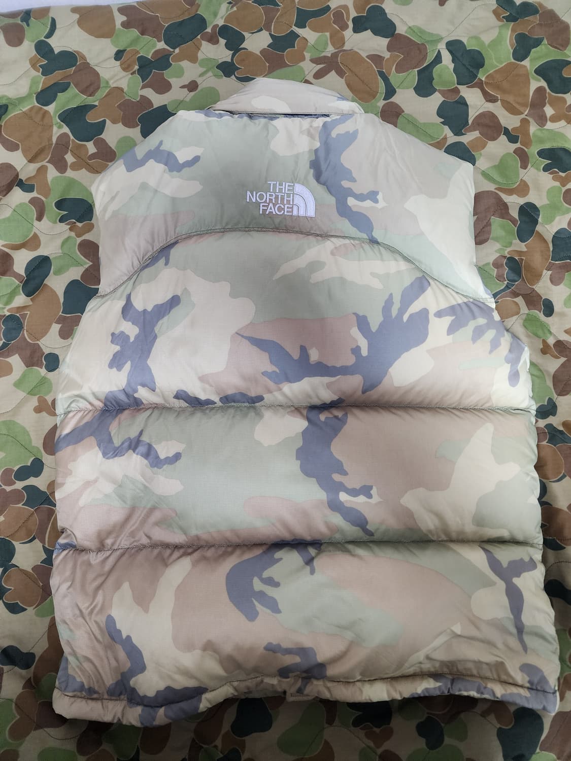 노스페이스.센터로고 눕시 카모 베스트 상품이미지2