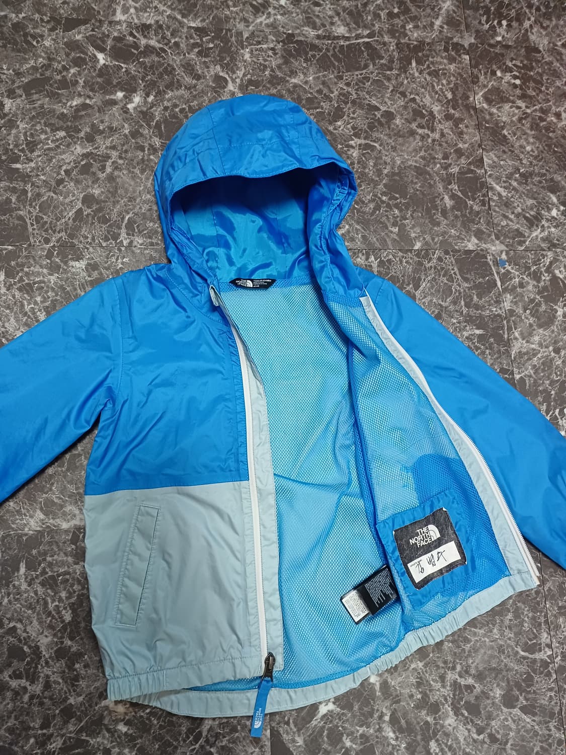 노스페이스 키즈 후드 집업 5-6세용 ( 상태 최상) 상품이미지3