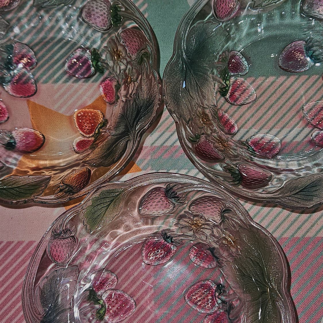 90s 소가 컬러 딸기밭 러플 유리볼 상품이미지2