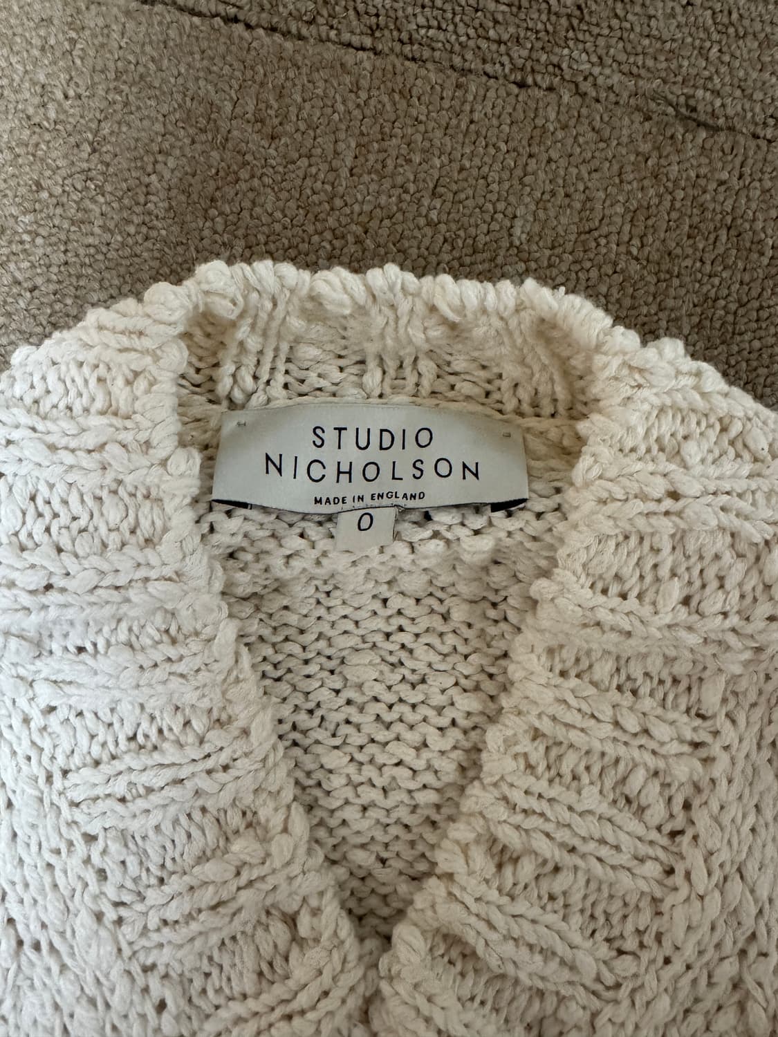 스튜디오니콜슨 브이넥 반팔 니트 팝니다 상품이미지5