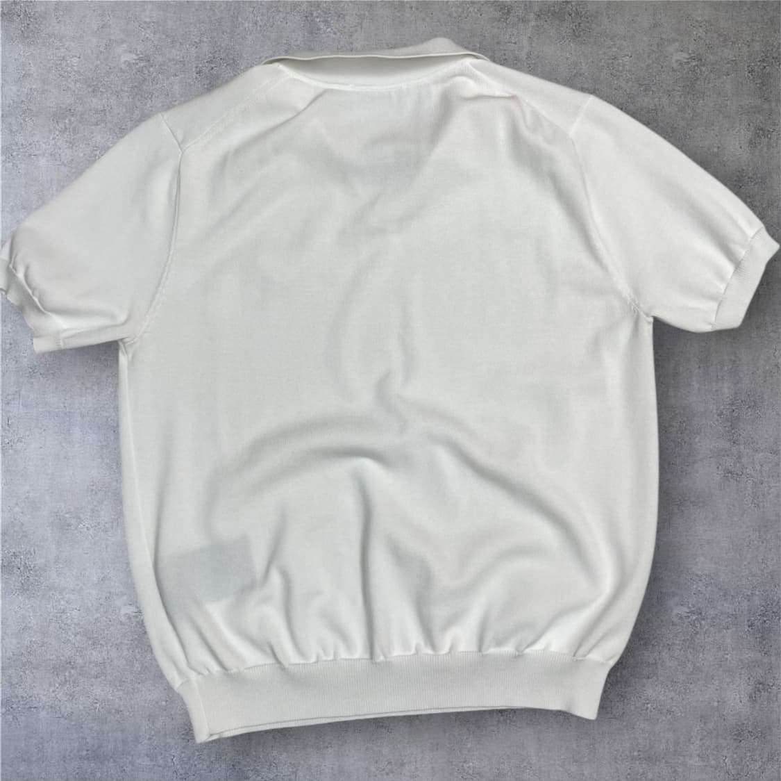 프라다 Prada 화이트 트라이앵글 로고 반팔 카라 니트 M 상품이미지6