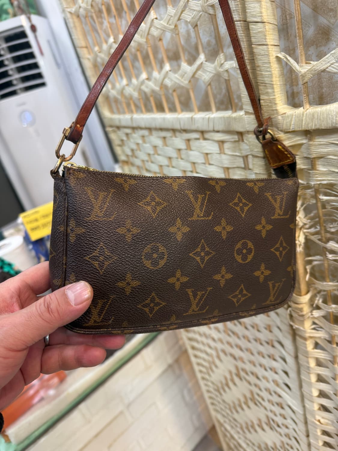 정품 루이비통 포쉐트 악세수아 팝니다 상품이미지3