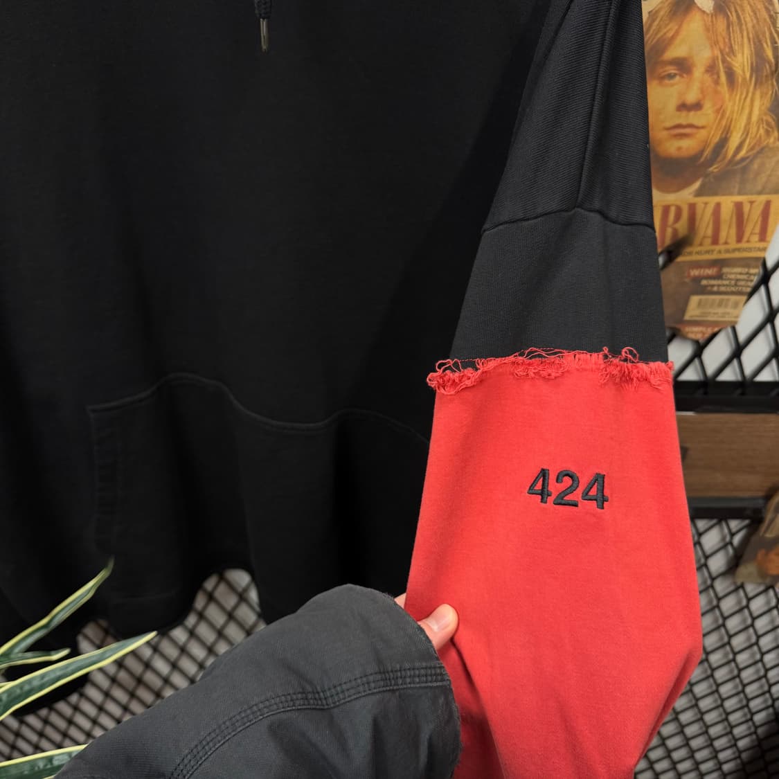 424 후드티 시그니처 자수 로고 암밴드 포인트 블랙 레드 상품이미지5