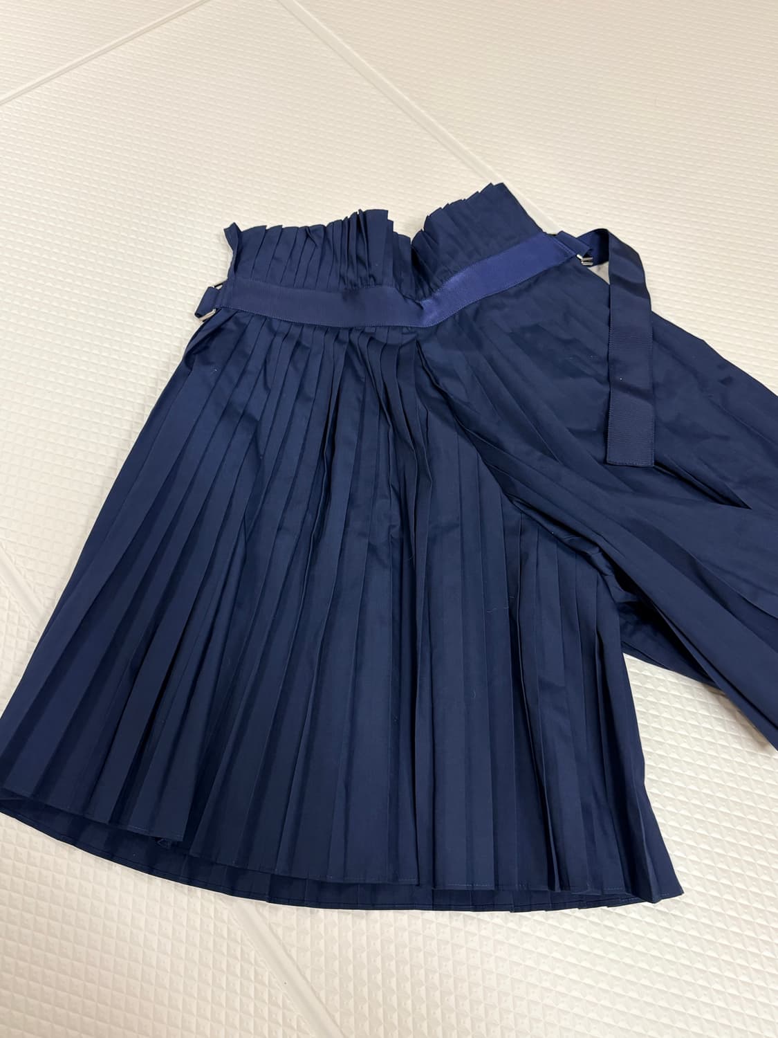 사카이 컬렉션런웨이  플리츠버뮤다팬츠 상품이미지6