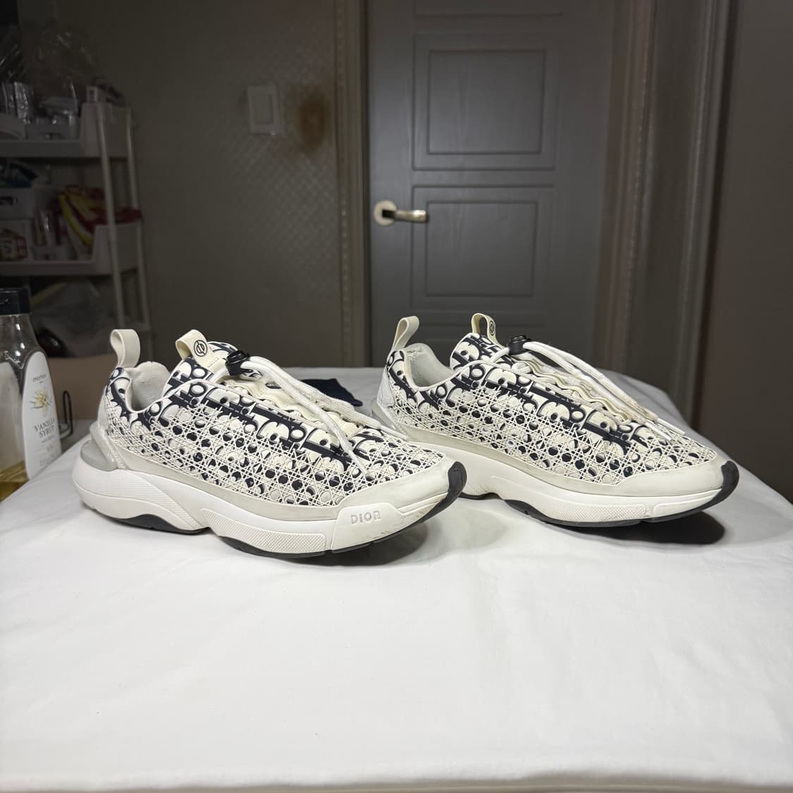 디올 B24 오블리크 까나쥬 모티프 화이트 스니커즈 상품이미지2