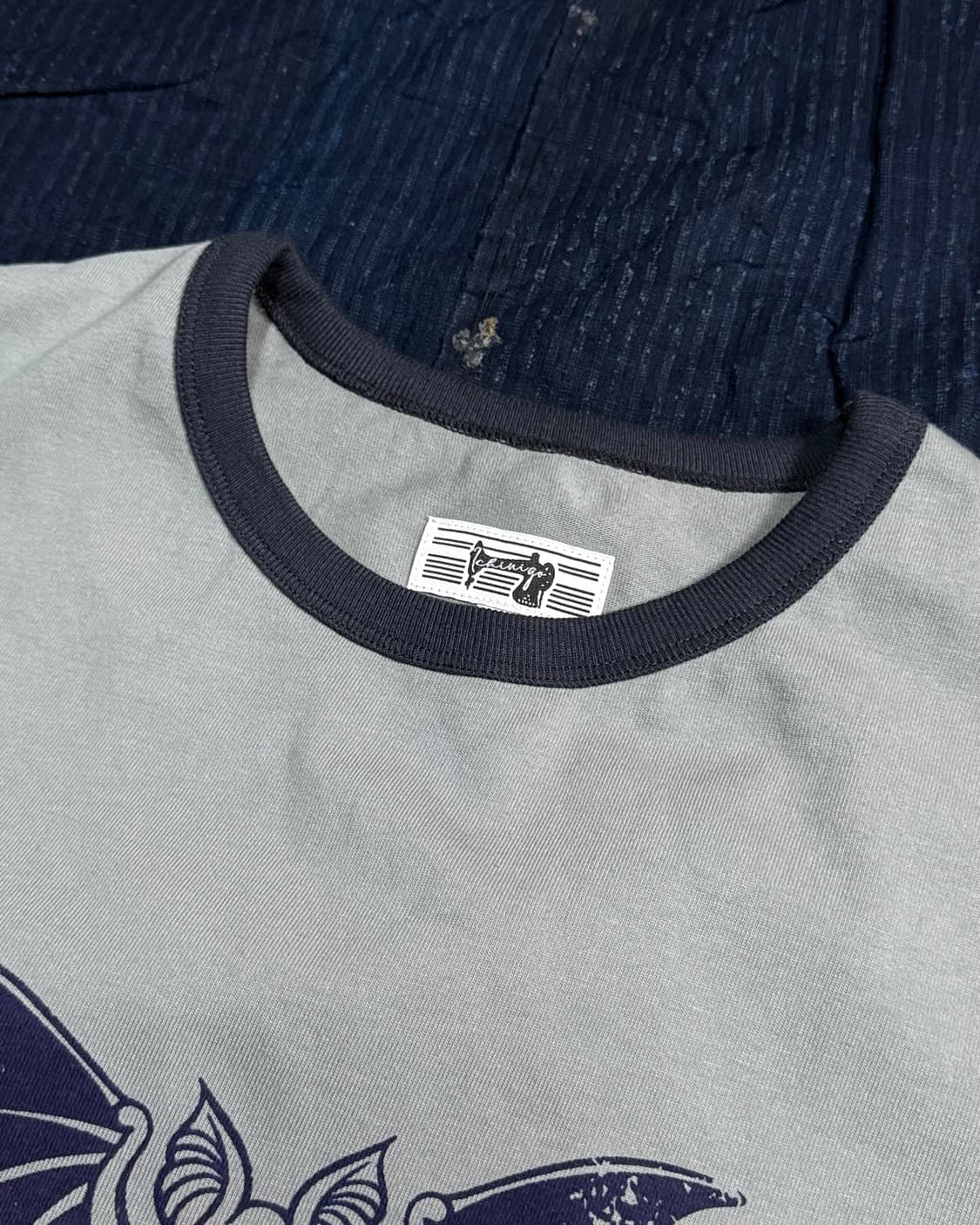 모쿠토 박쥐패턴(Good Luck) 링거티 - 차콜 M/L/XL 상품이미지2