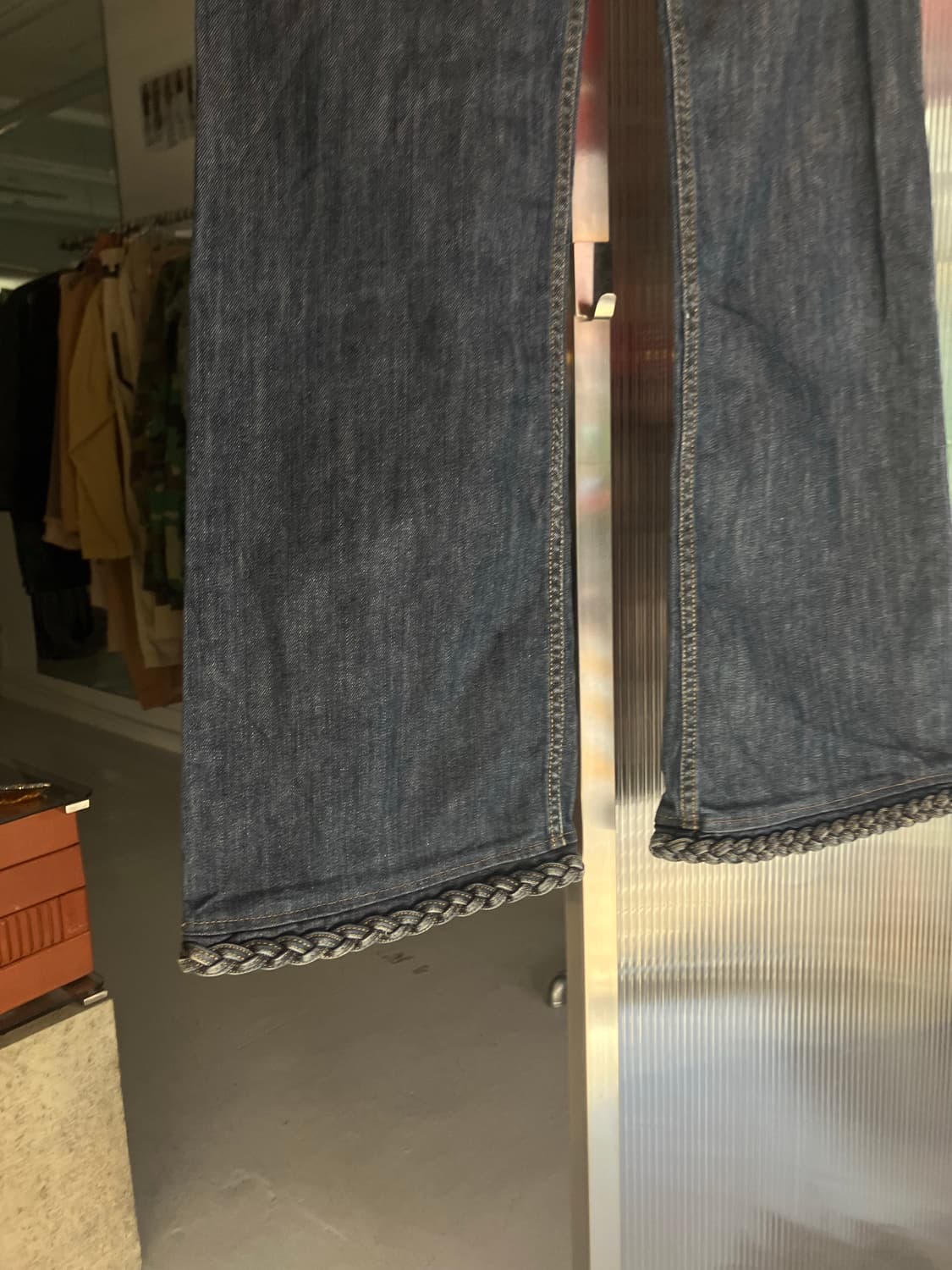 트위스트 트리밍 데님진 상품이미지3