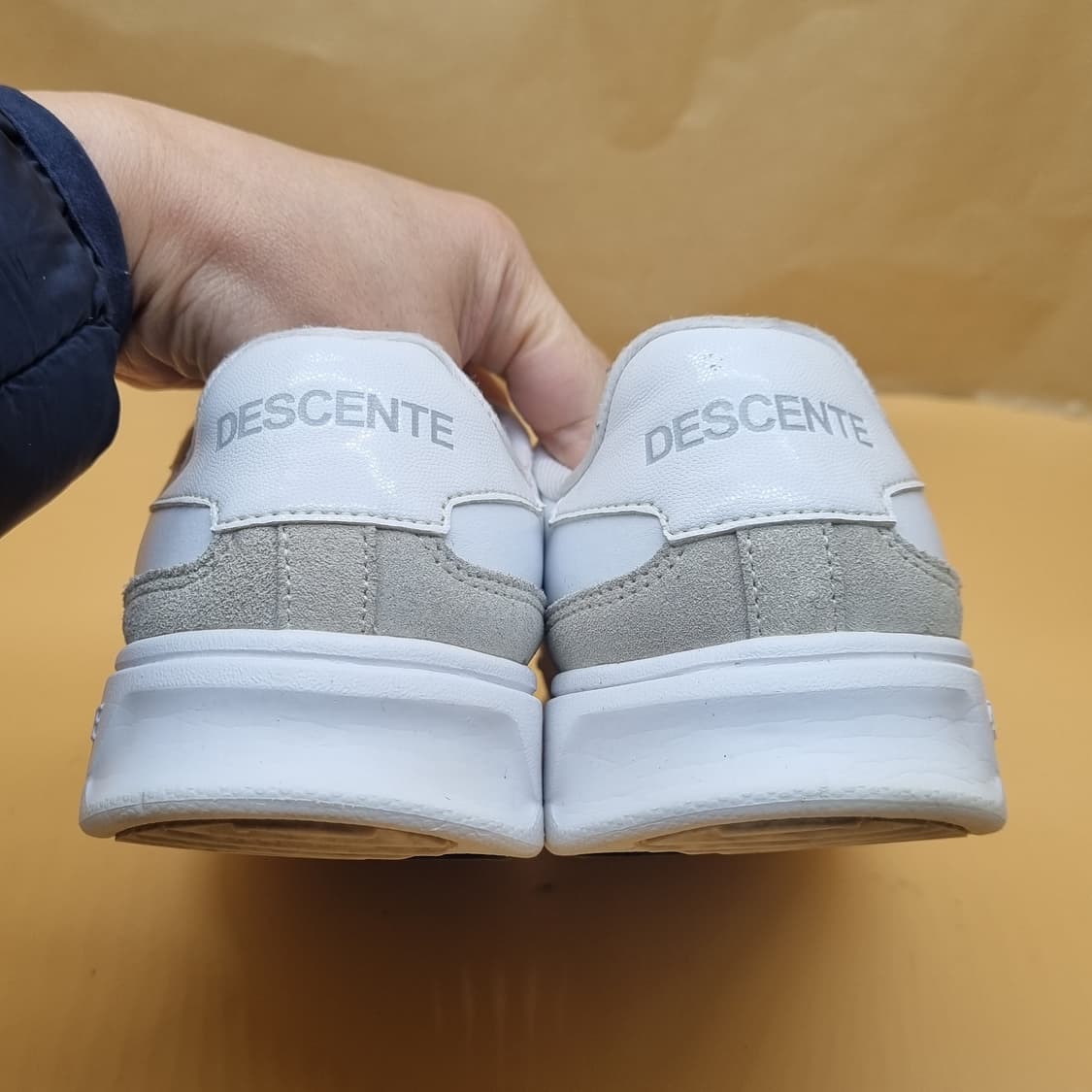 데상트 디플레어 그레이 여성운동화240  상품이미지4