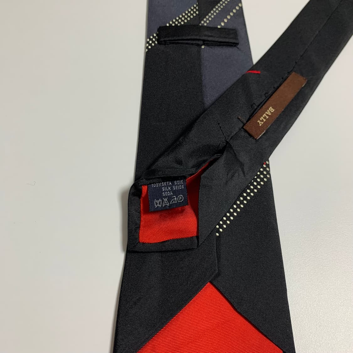 발리(BALLY) 블랙 도트 스트라이프 100실크 명품넥타이 A+등급 상품이미지6