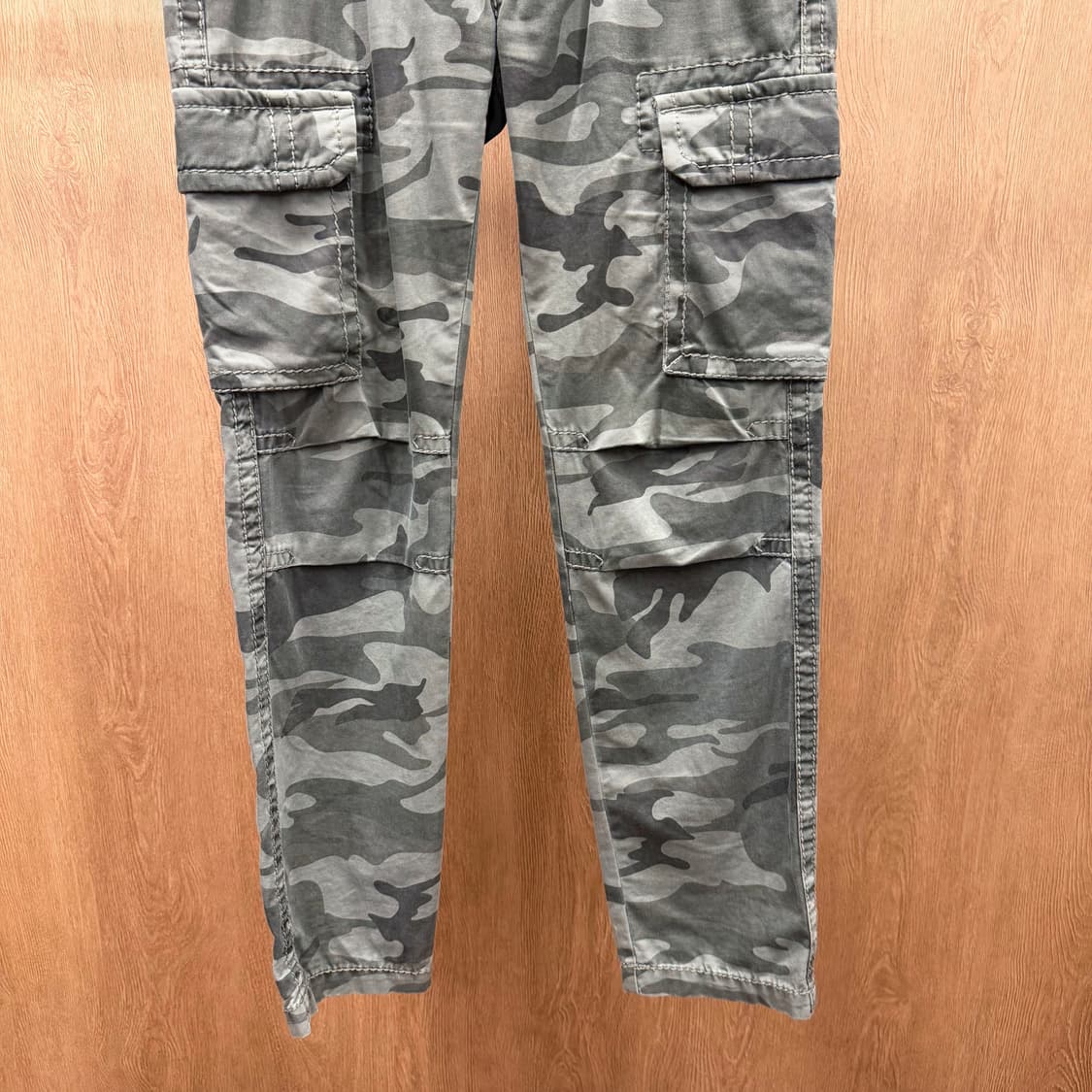 트루릴리젼 카고 팬츠 카모플라쥬 패턴 플랩 포켓 디테일 스트레이트핏 카키 상품이미지5