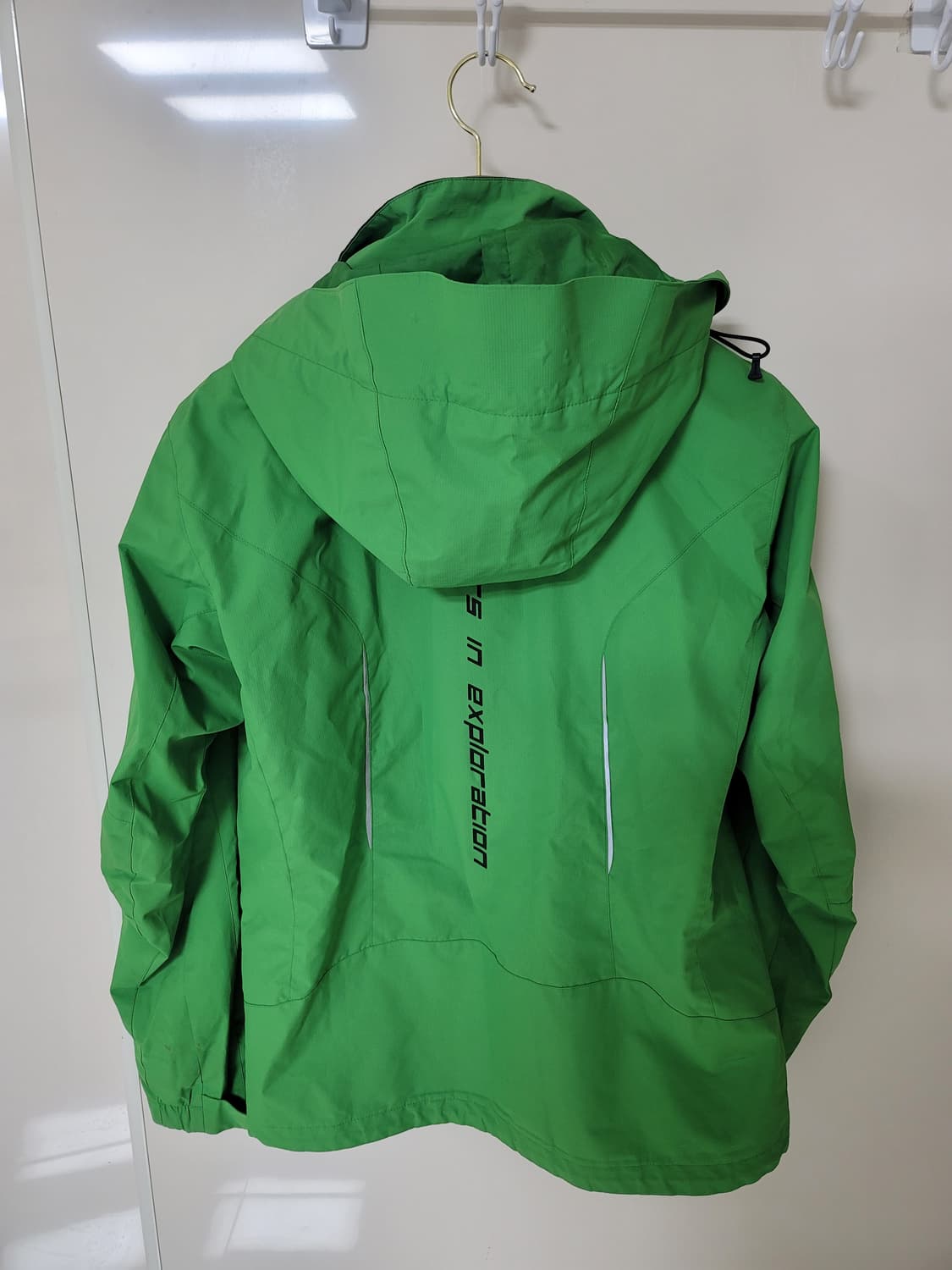 디스커버리 녹색 바람막이 95사이즈 상태굿
 상품이미지2