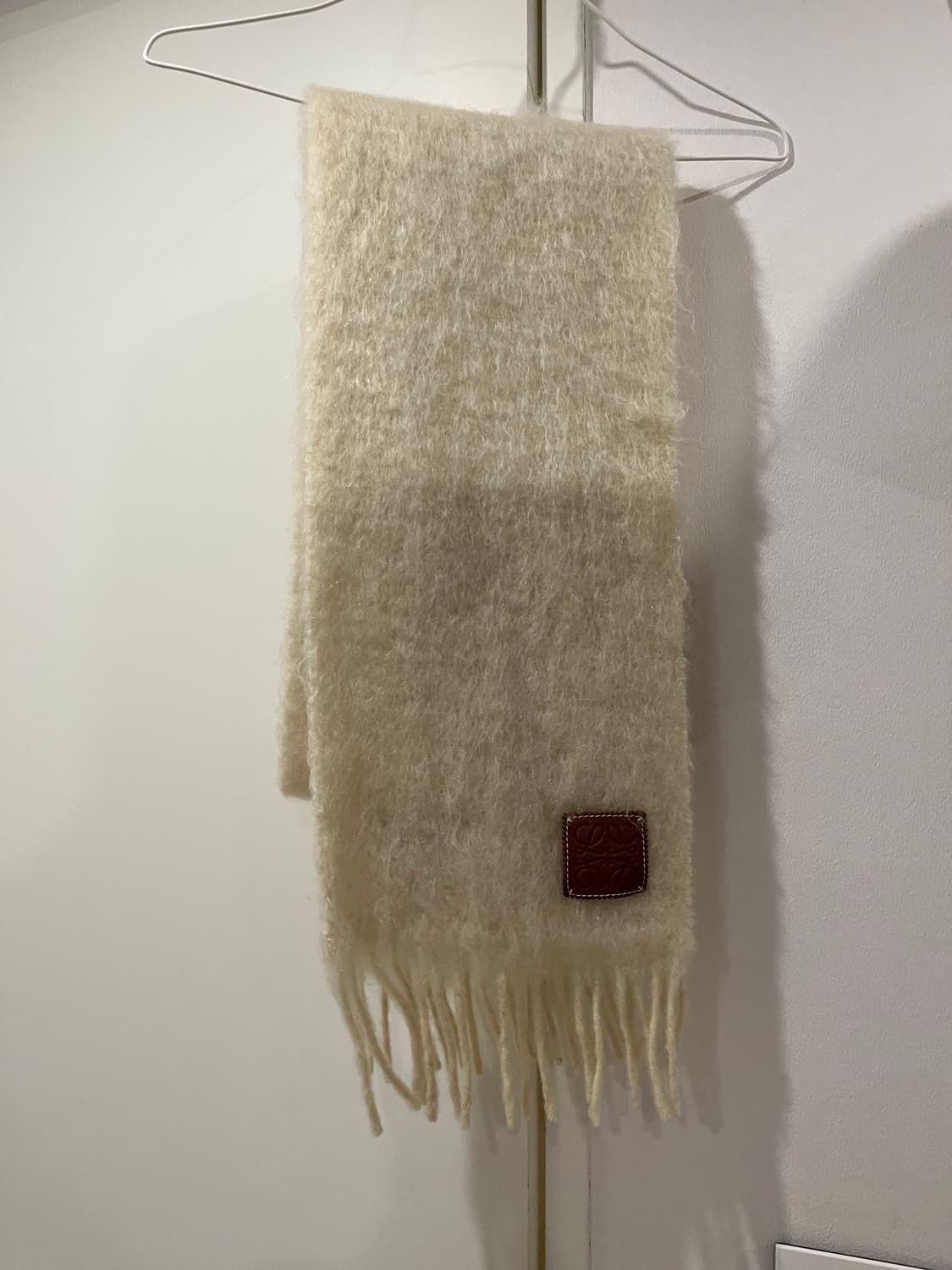 로에베 모헤어 머플러 상품이미지4