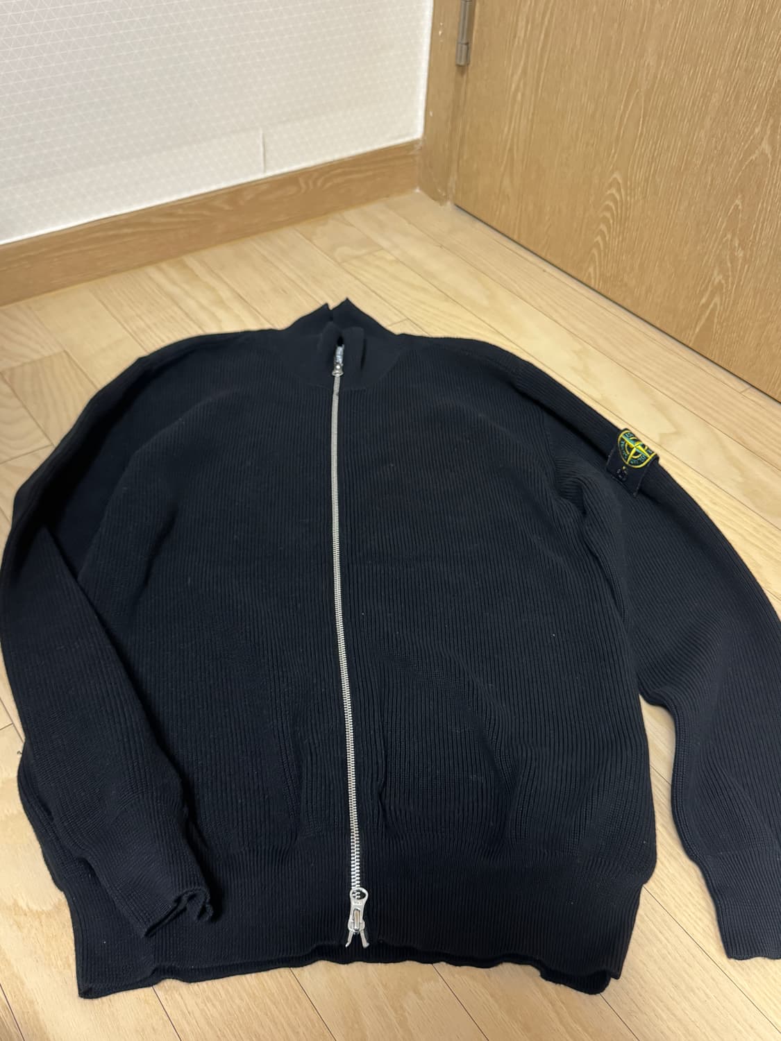 스톤아일랜드 526D8 블랙 가디건 상품이미지2