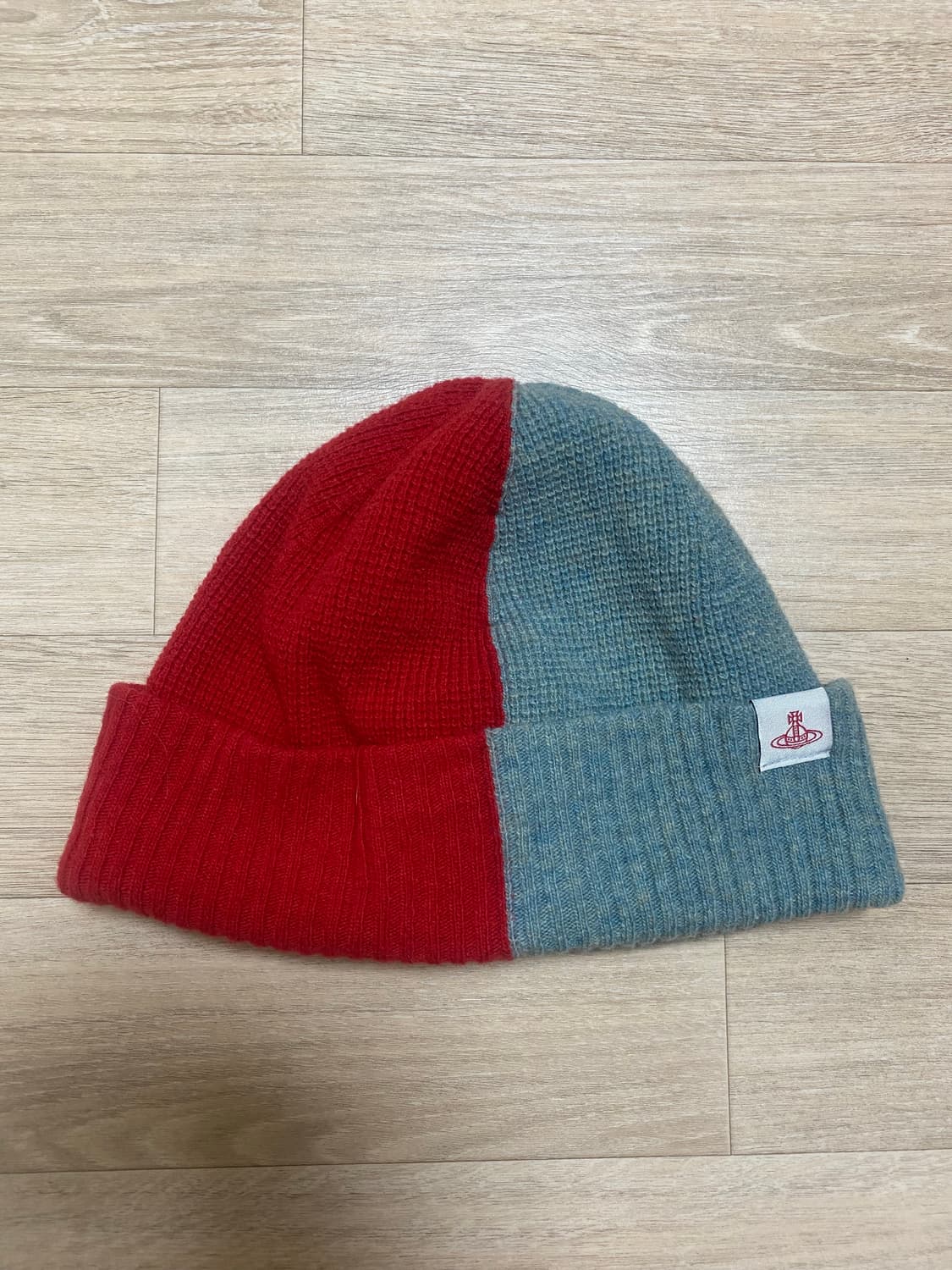 비비안웨스트우드 모자 판매합니다 상품이미지1