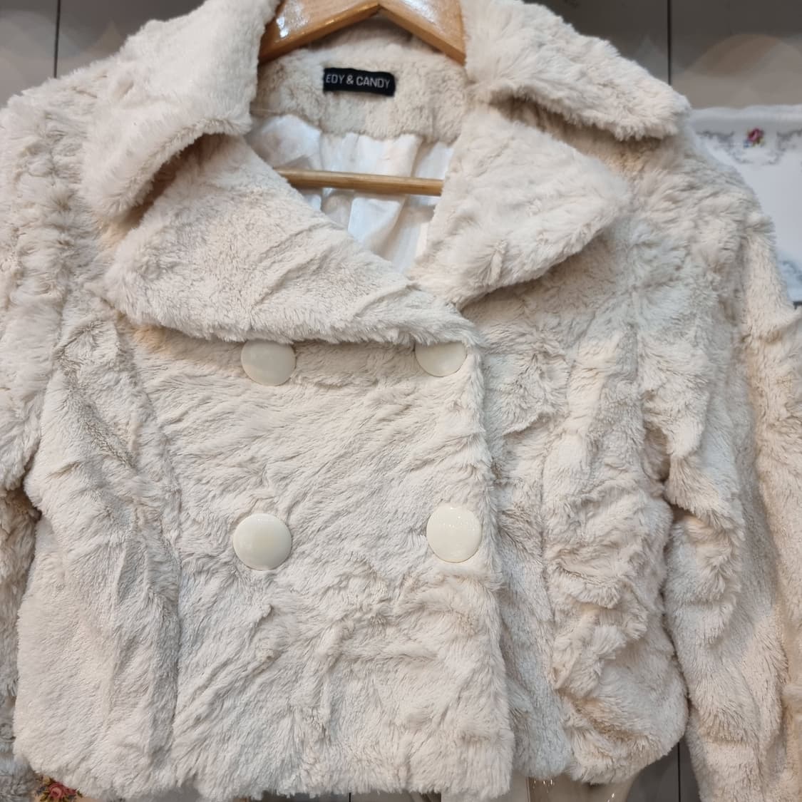 화이트 퍼 리본 크롭 자켓 상품이미지2