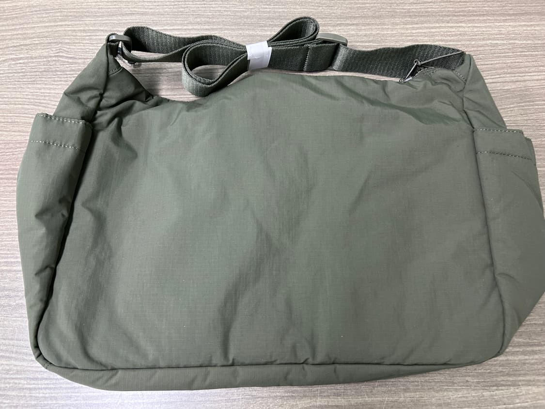 유니클로 멀티 포켓 숄더백 올리브 상품이미지2