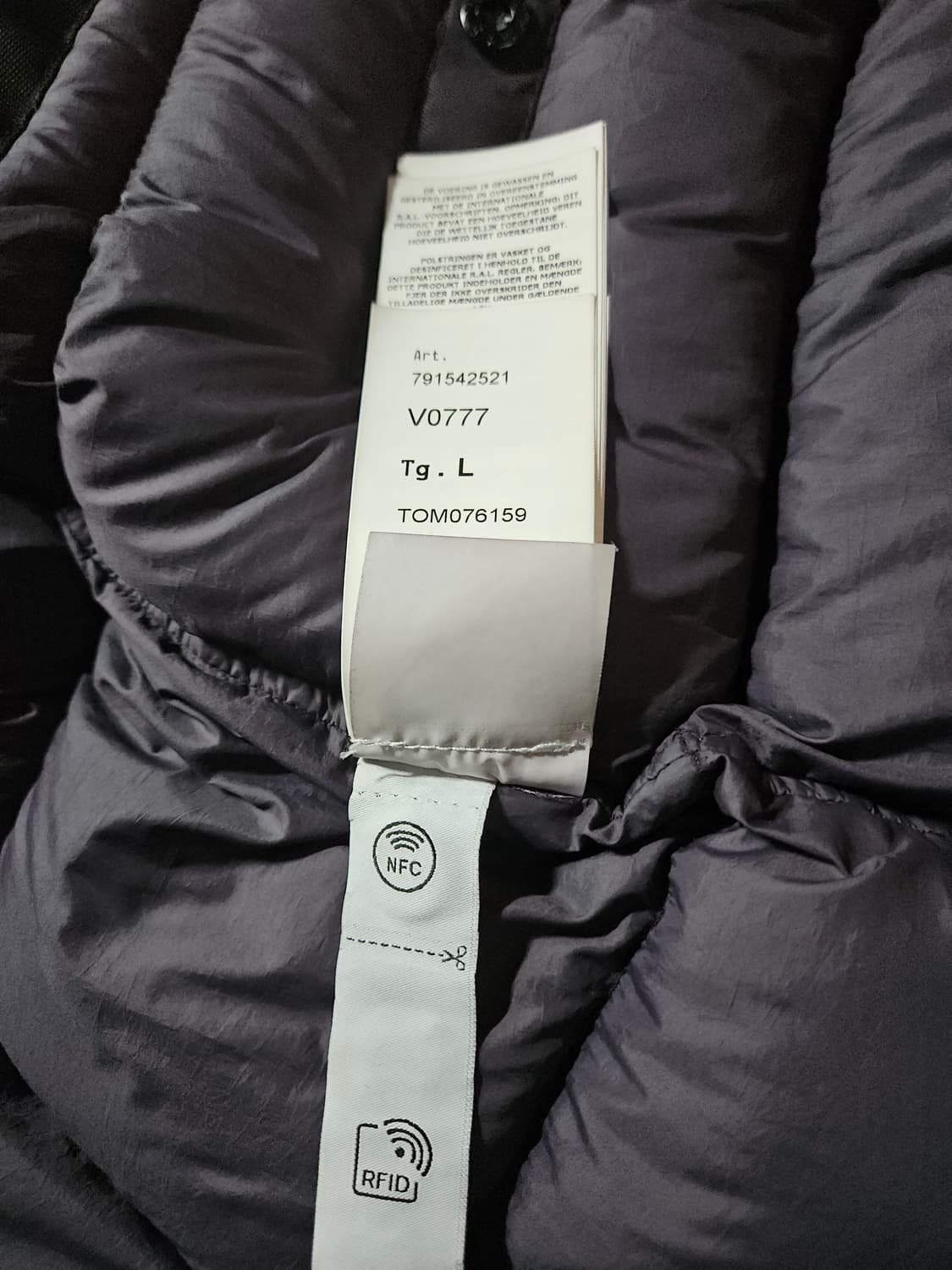 스톤아일랜드 23FW 오파크 나일론 다운 패딩 상품이미지9