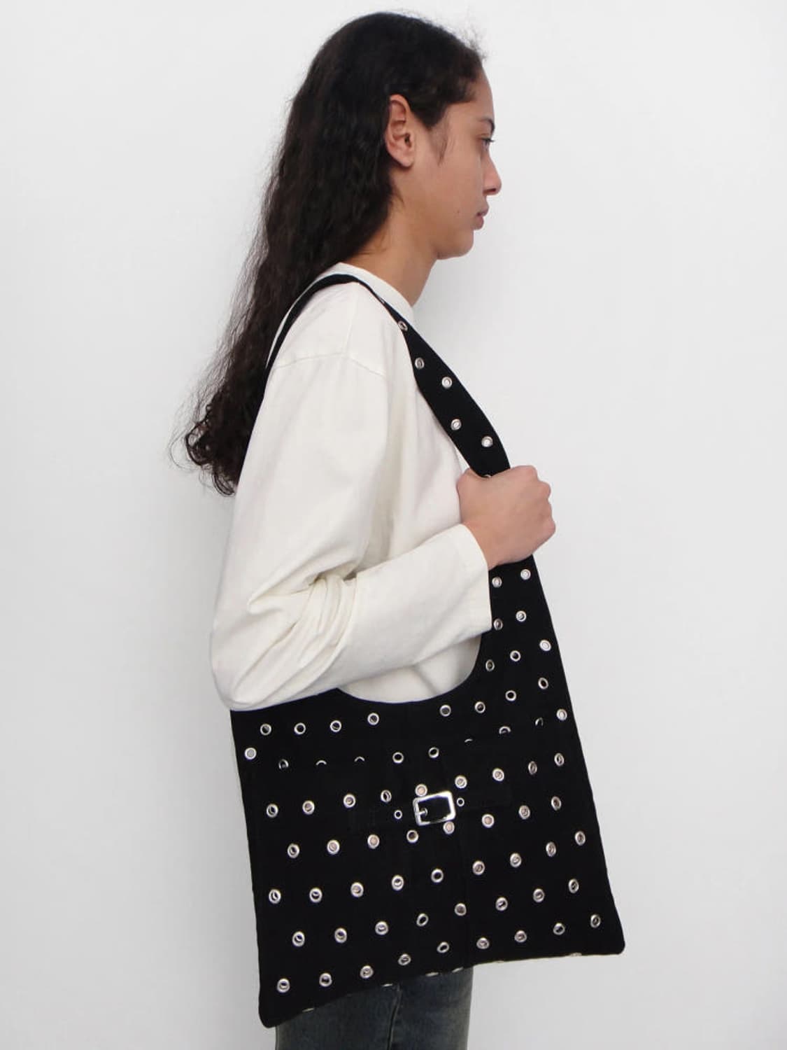 기마구아스 스터드 캔버스 크로스백 블랙 상품이미지3