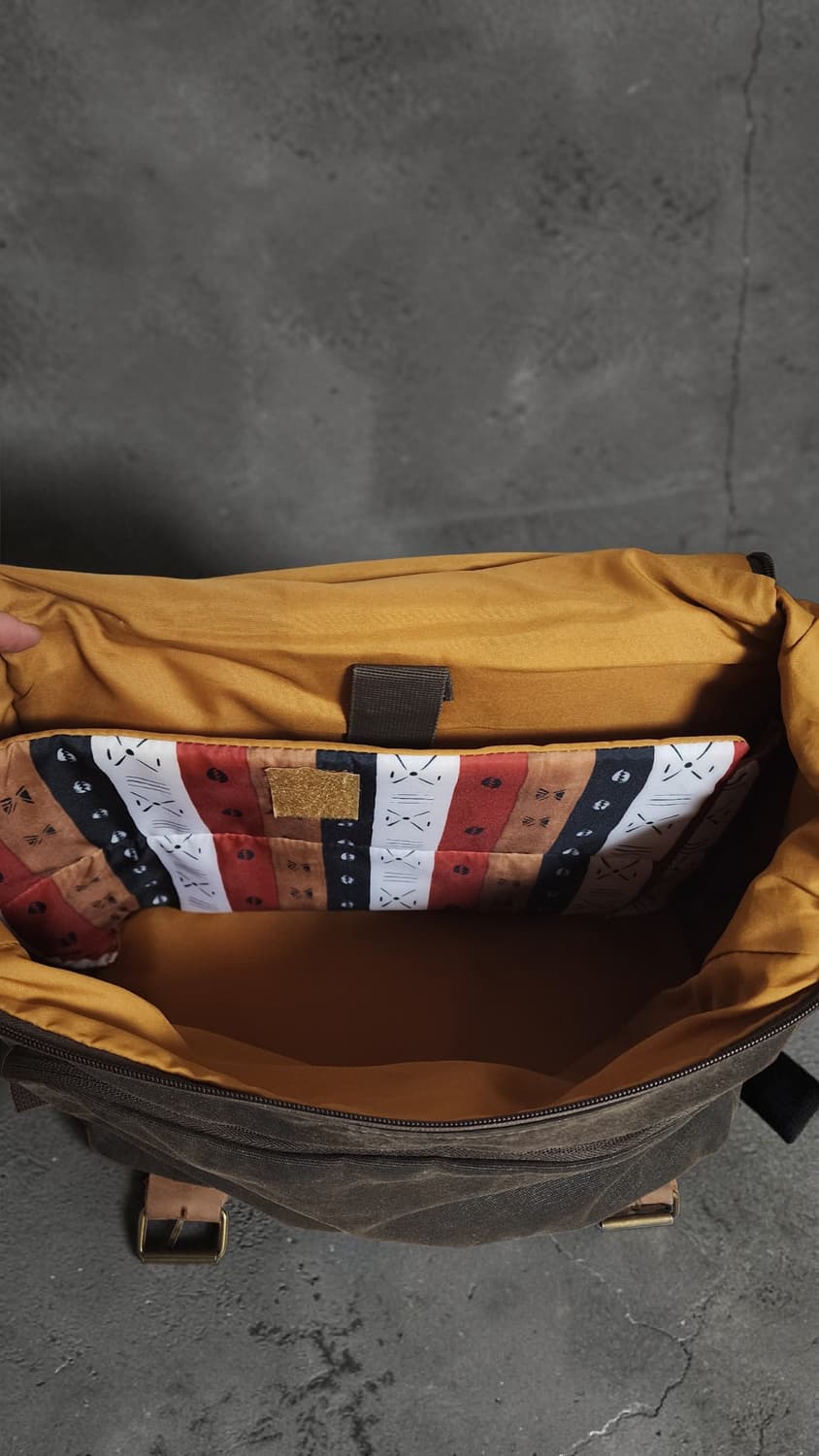 내셔널지오그래픽 다크 브라운 메신저백 상품이미지5