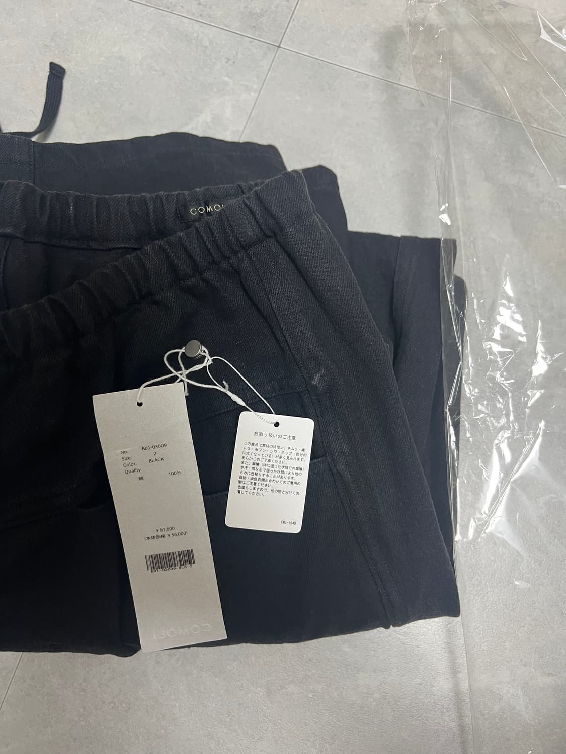 코모리 블랙 드릴 테이퍼드 팬츠 상품이미지4