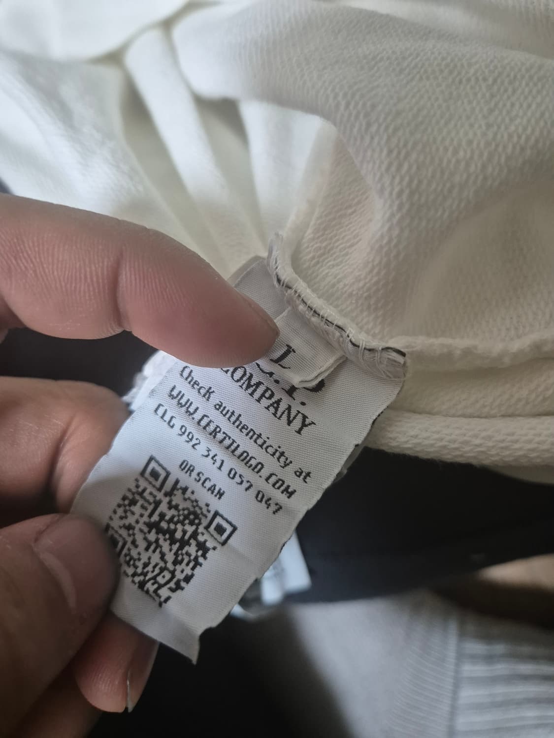 씨피컴퍼니 맨투맨 L 팝니다  상품이미지4