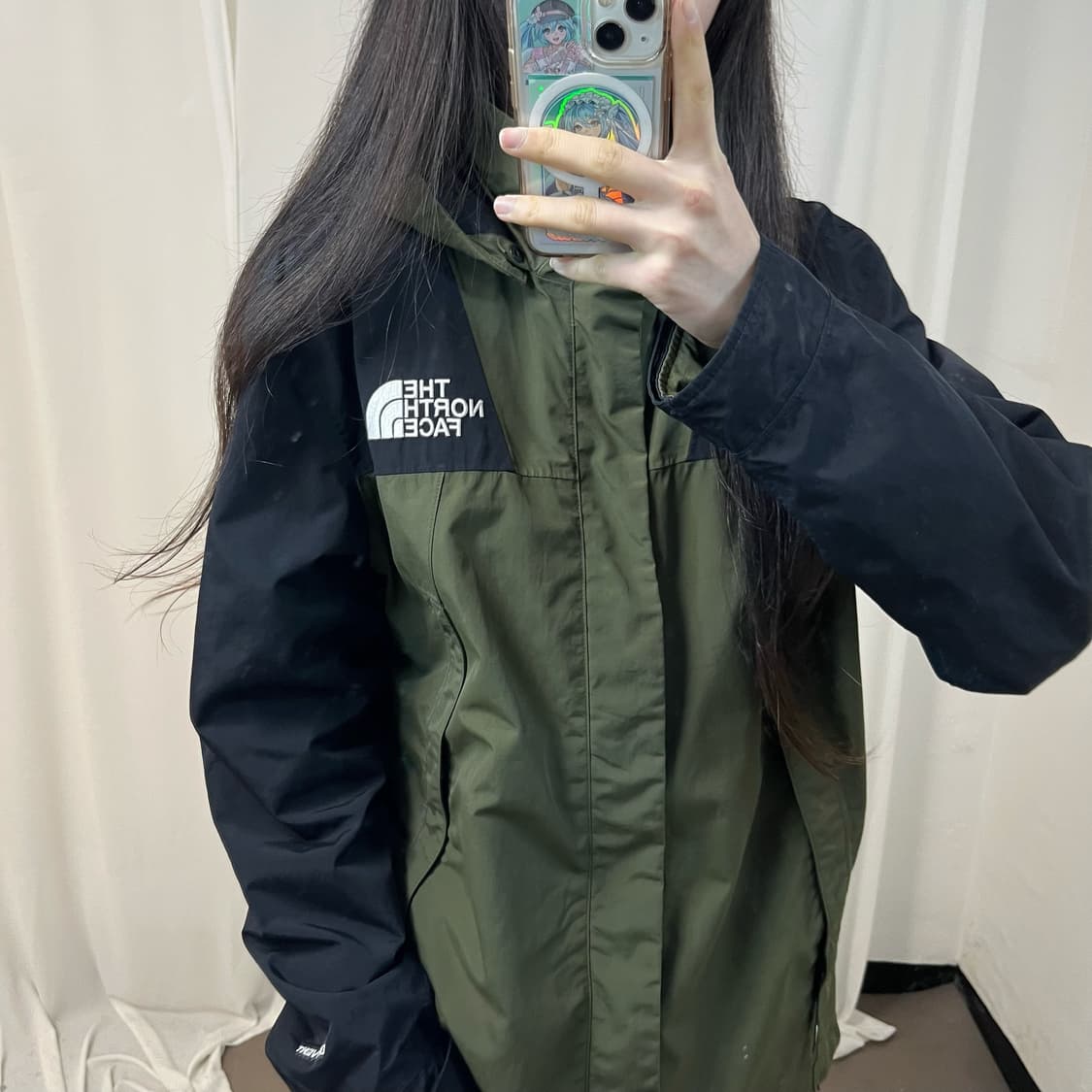 The North Face khaki DryVent windbreaker 상품이미지3