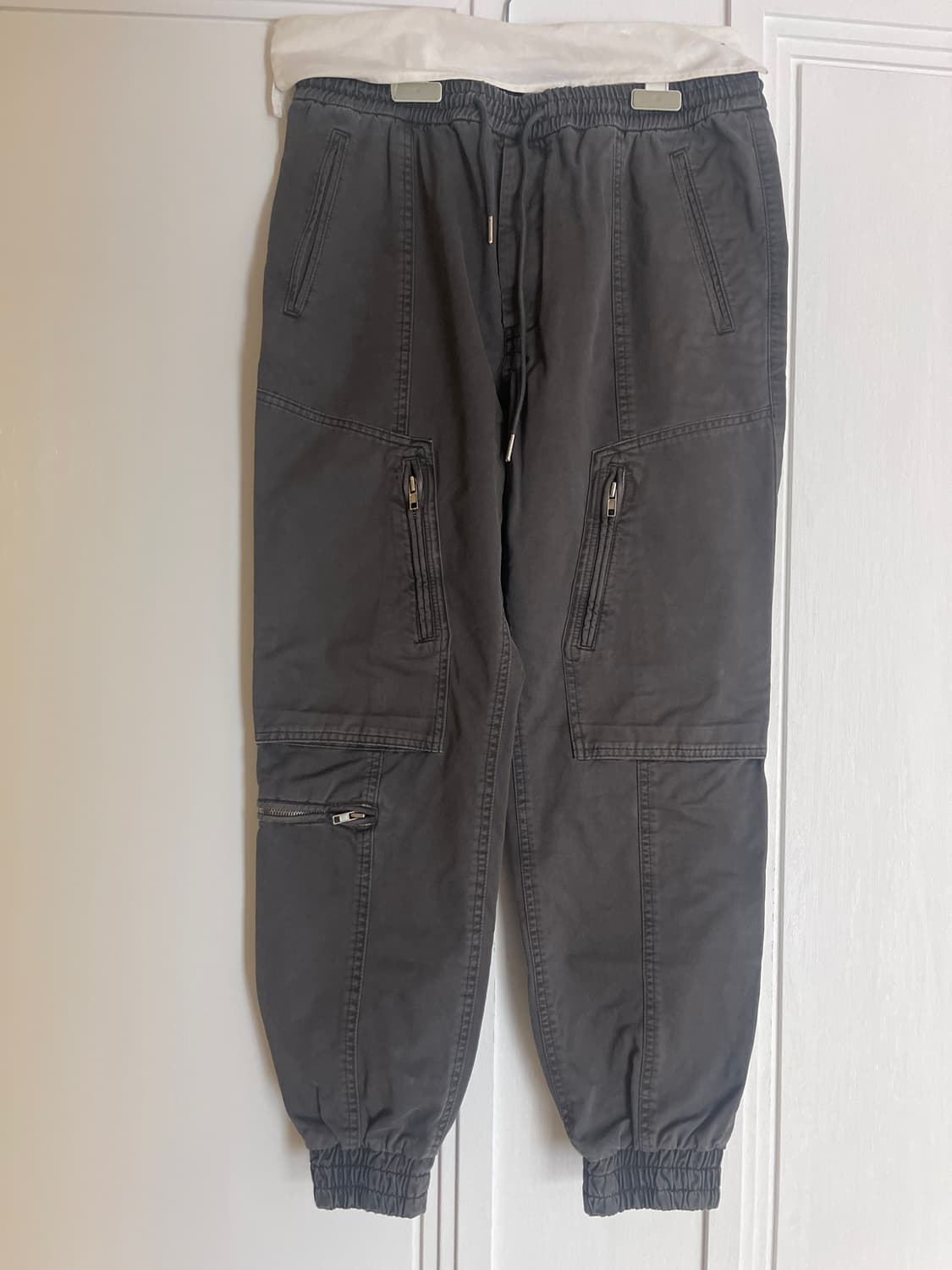 준지 지퍼 디테일 조거 팬츠 048 상품이미지1