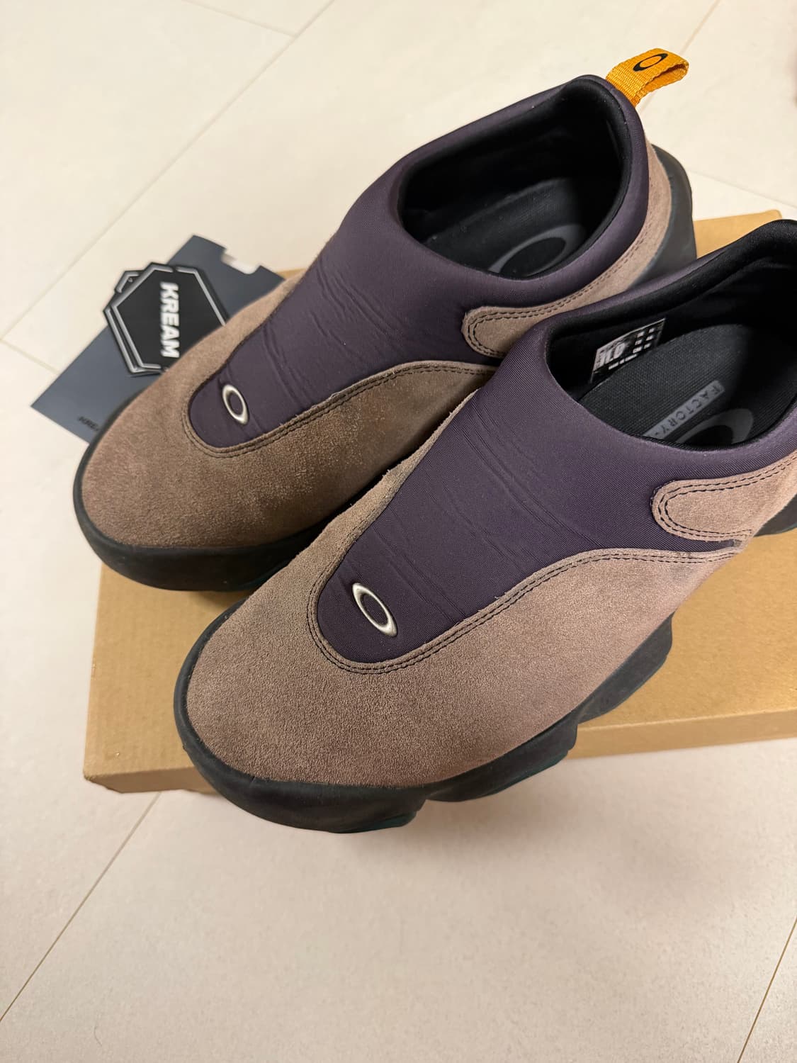 오클리 팩토리팀 브레인데드 스웨이드 상품이미지1