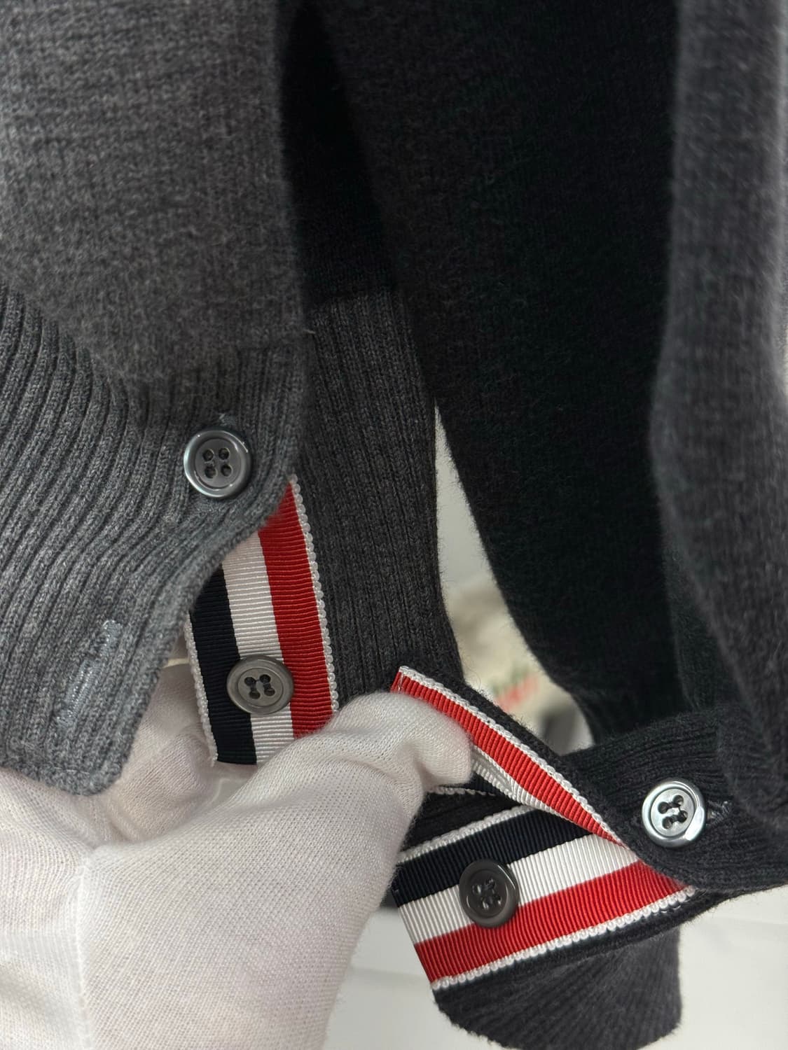 [4] 톰브라운 암밴드 펀믹스 밀라노스티치 가디건 상품이미지5