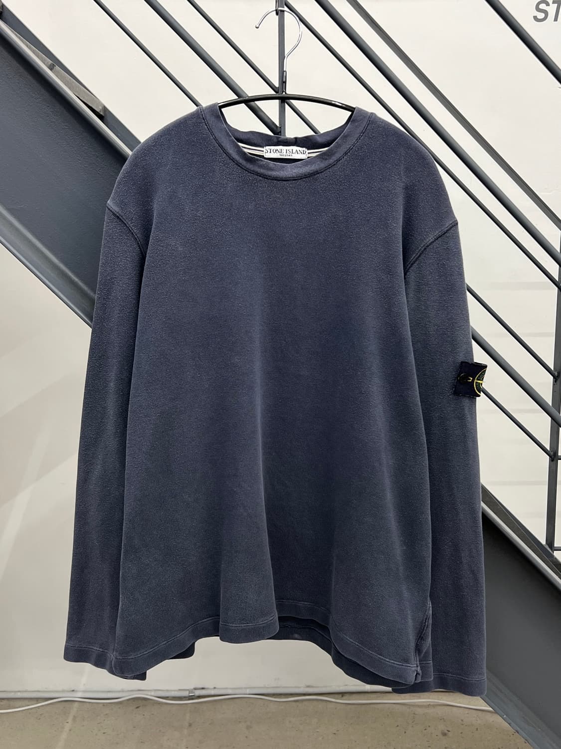 스톤아일랜드 00s 와펜 차콜 롱슬리브 상품이미지1