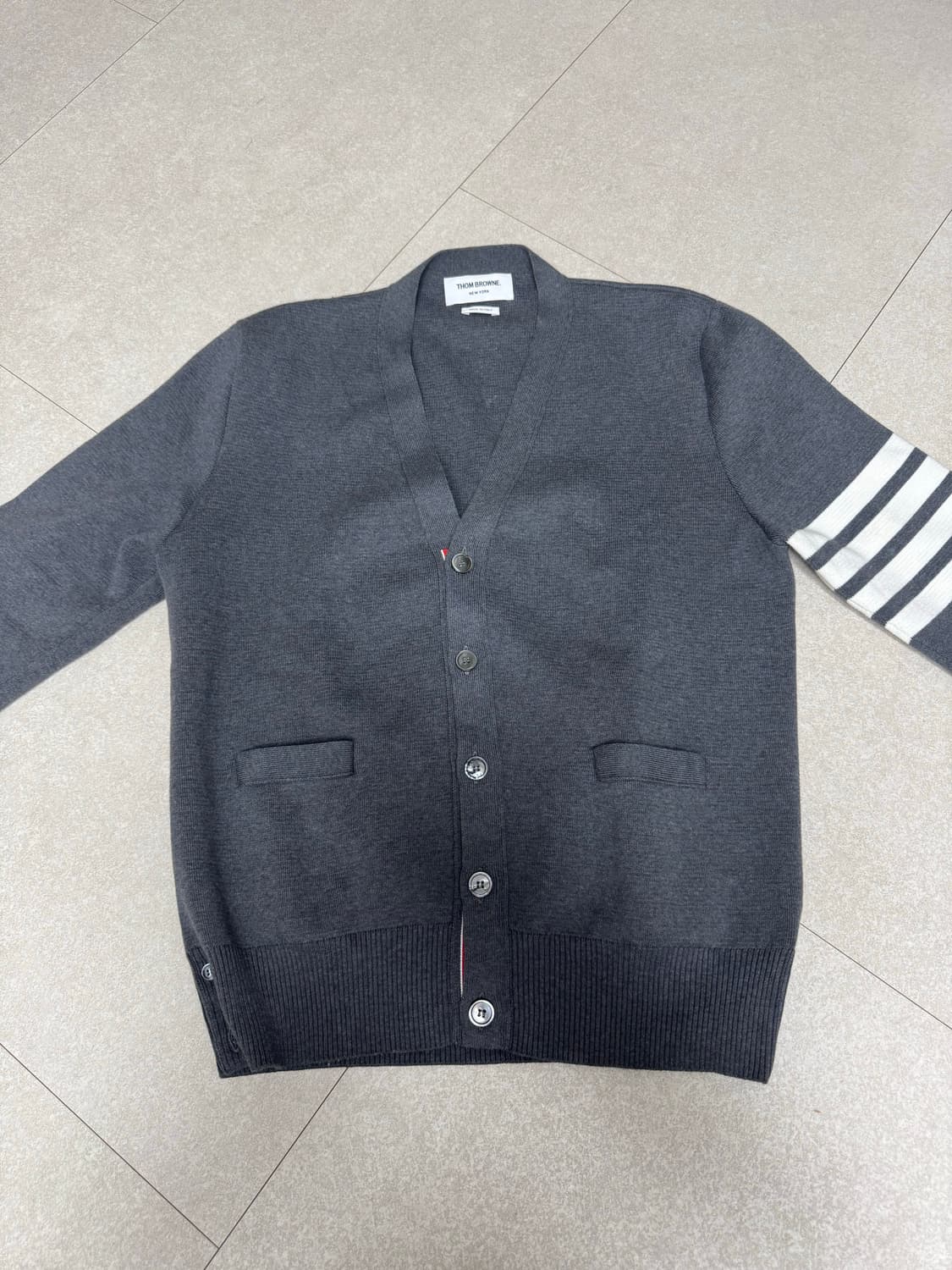 톰브라운 밀라노스티치 가디건 그레이 3사이즈 상품이미지1