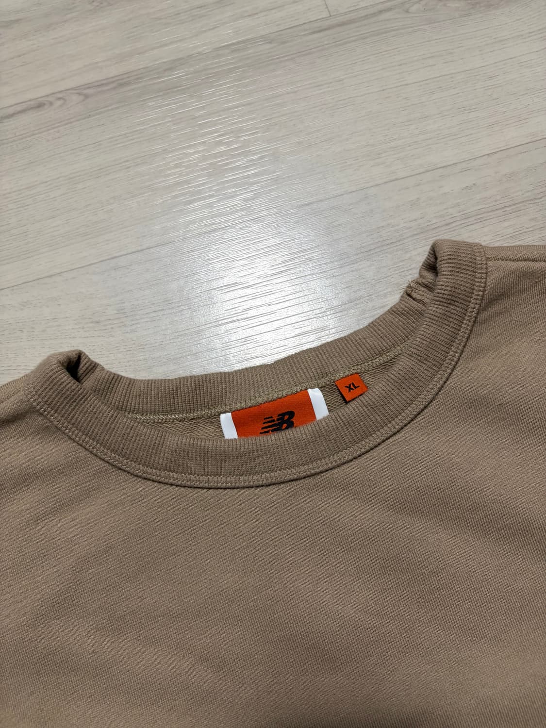 뉴발란스x호텔990 맨투맨 오트밀 멜란지 XL사이즈 판매 상품이미지2