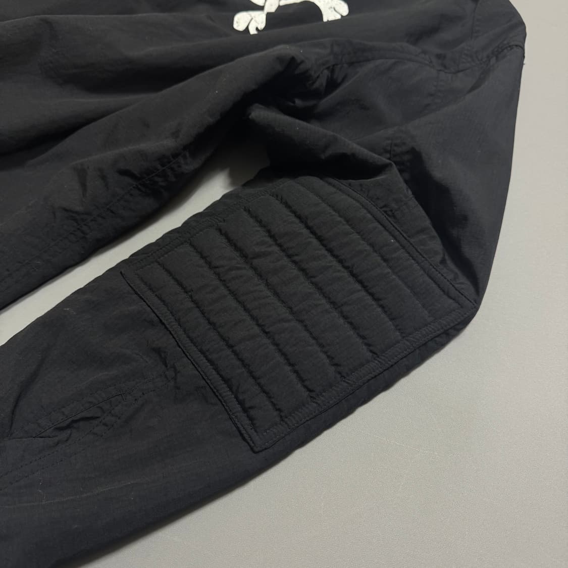 더블탭스(WTAPS) 블랙컬러 크로스 본 엘보패치 나일론 정글 자켓 상품이미지6