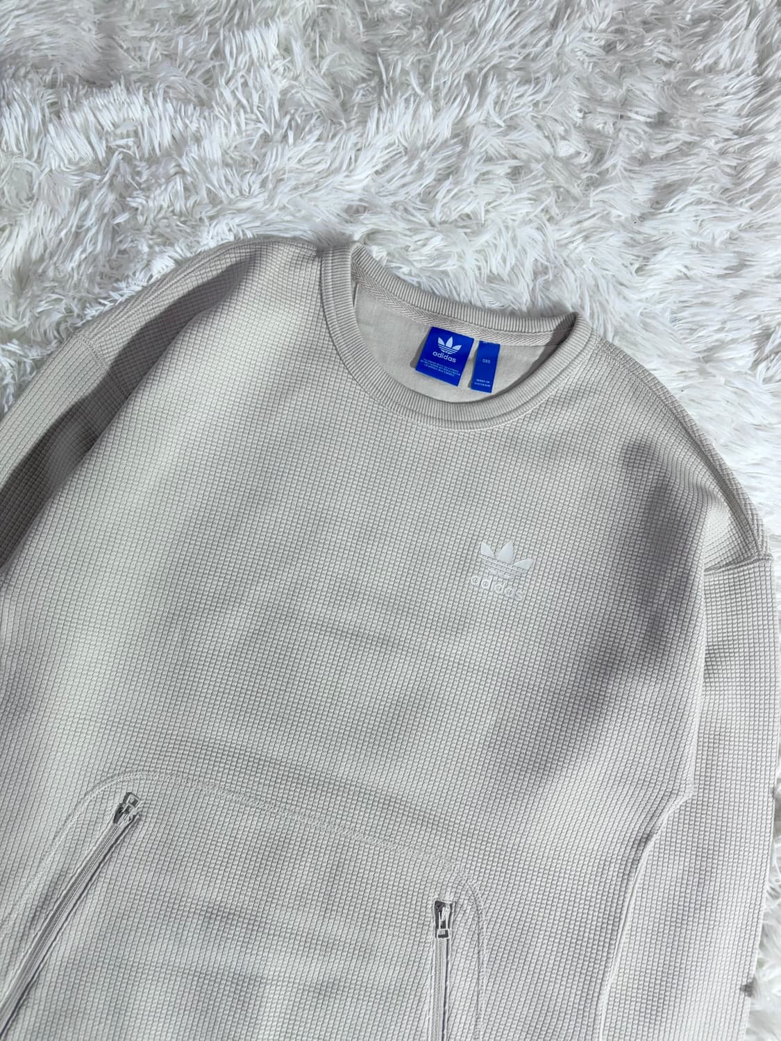 아디다스 베이지 유로파로고 오버핏 니트  상품이미지4