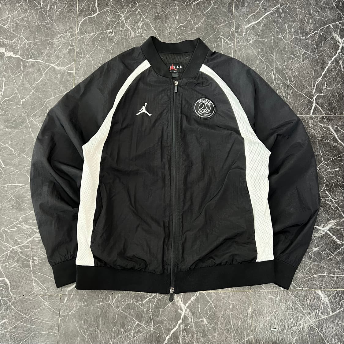 조던 x 파리생제르망 나일론 바람막이 자켓 해외 블랙 상품이미지1