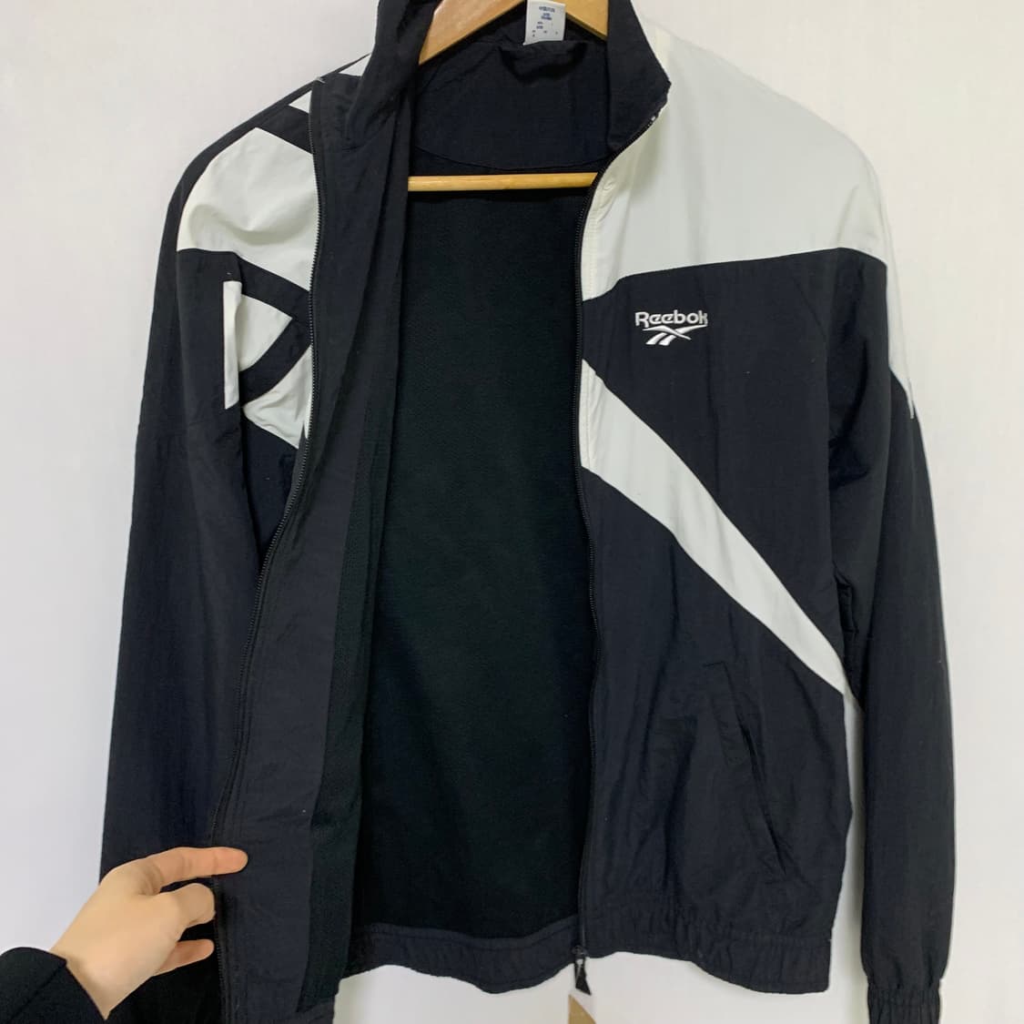 리복 빅로고 패턴 블랙/화이트 트랙탑 바람막이 남성 s 남녀공용 상품이미지6