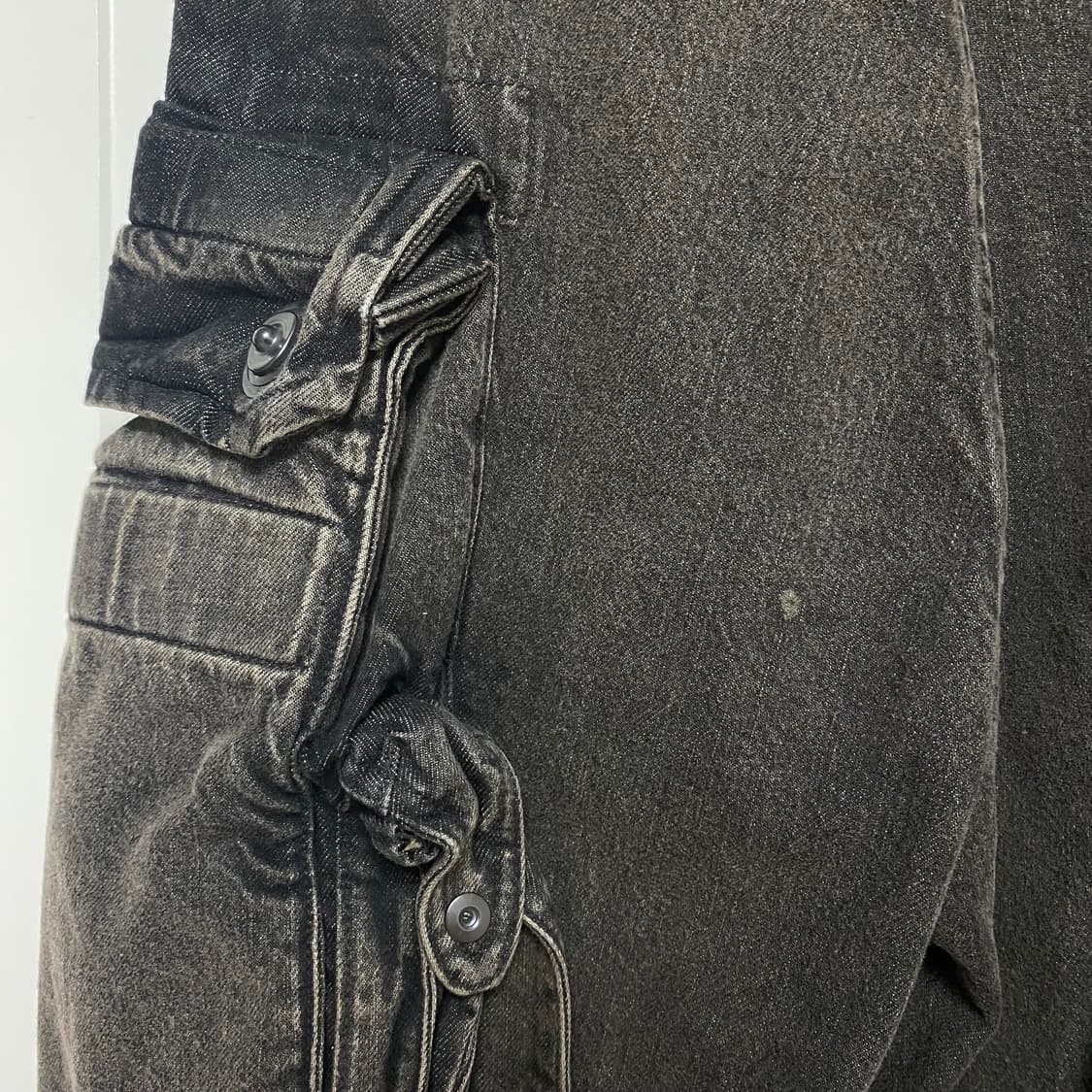 [새상품/1] 율리우스 25SS 12oz 데님 와이드 가스마스크 카고팬츠 상품이미지7