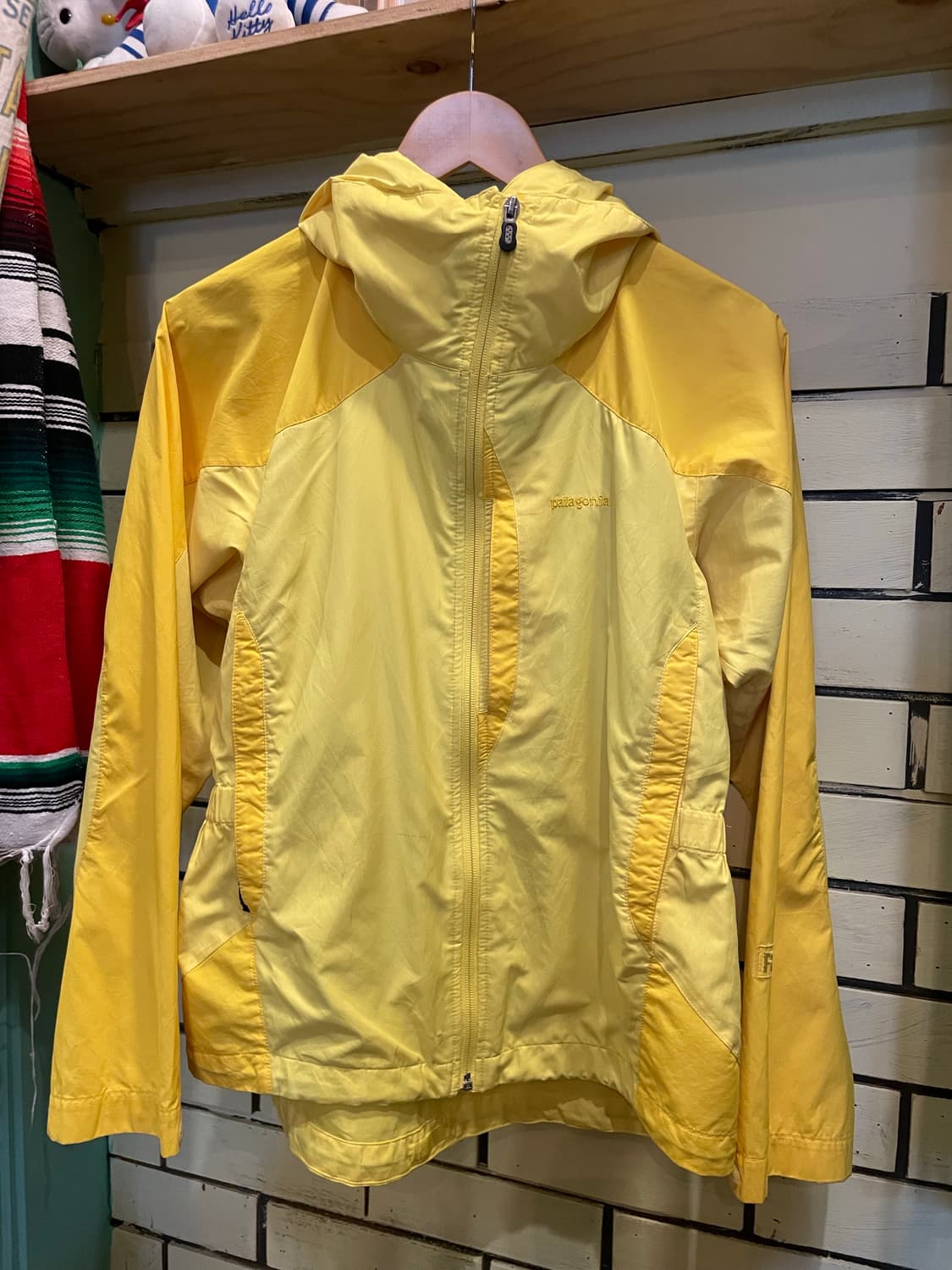 Patagonia Womens Regulator Shell Jacket 상품이미지2