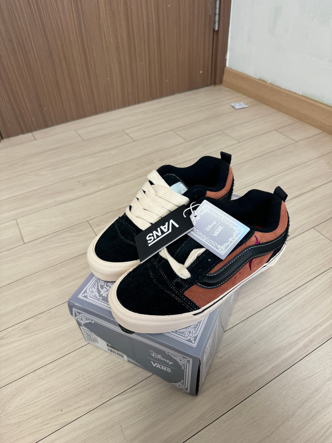 [새상품]반스x디즈니100주년 뉴스쿨 블랙 240 상품이미지1