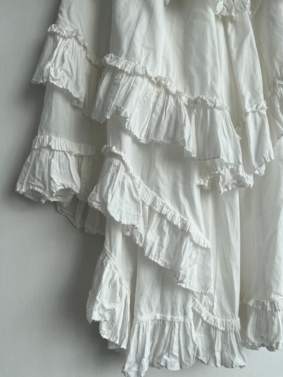 아이보리 프릴 언발 스커트 상품이미지3