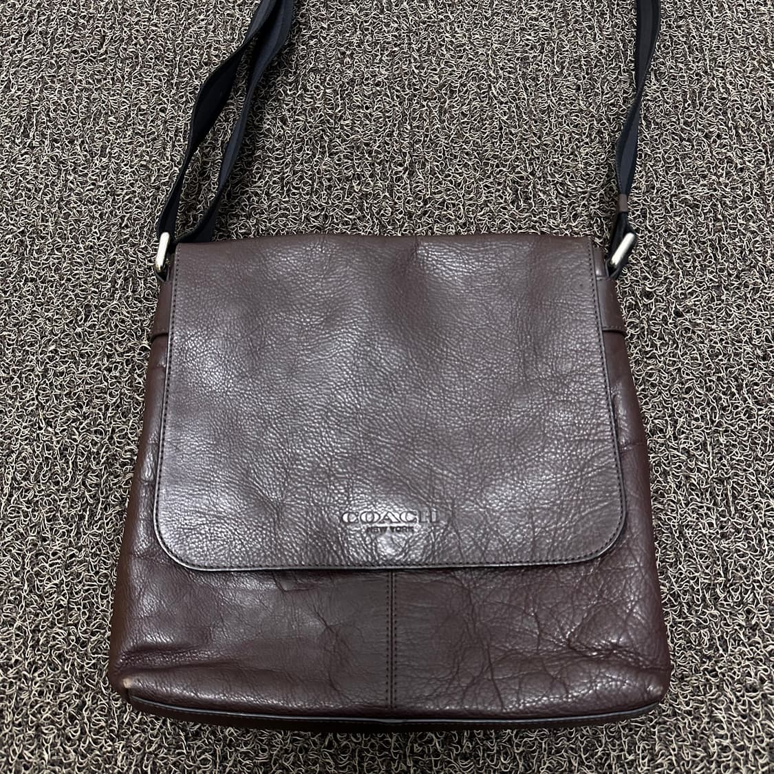 COACH 코치 남성 크로스백 브라운 가죽가방 상품이미지2