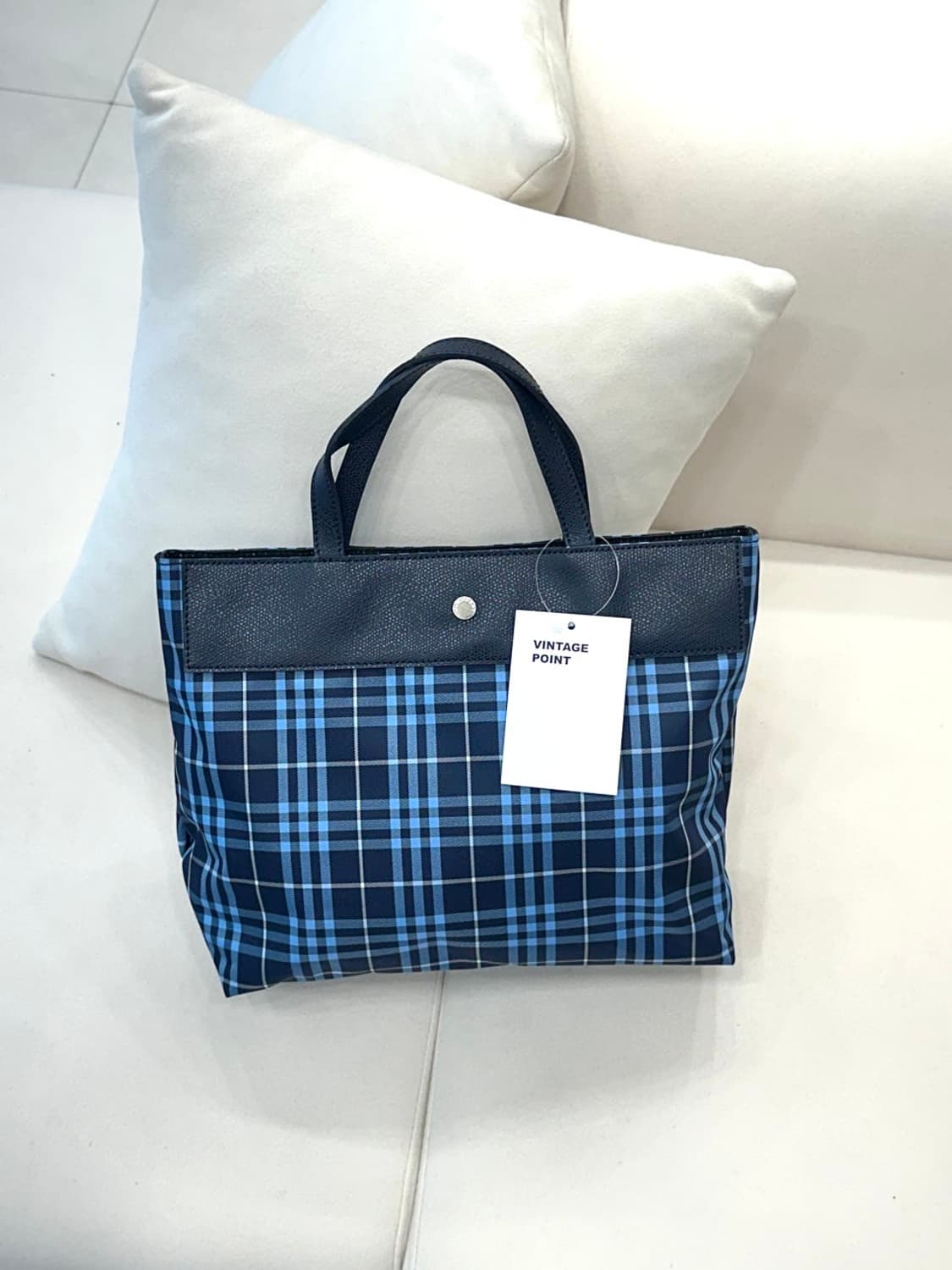 버버리 노바체크 네이비 토트백 (정품) 상품이미지1
