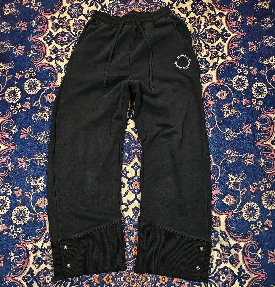 마뗑킴 턴업 티테일 스웨트 팬츠
Free size
 상품이미지1