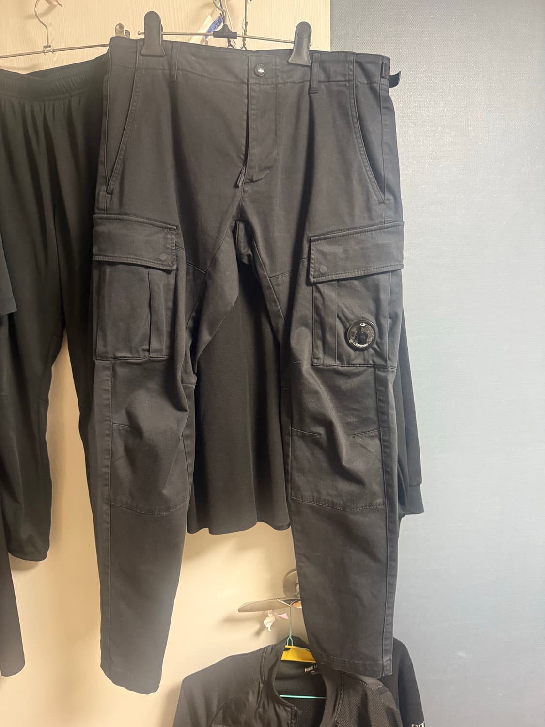 C.P. Company 블랙 색상 카고 바지 46 상품이미지1