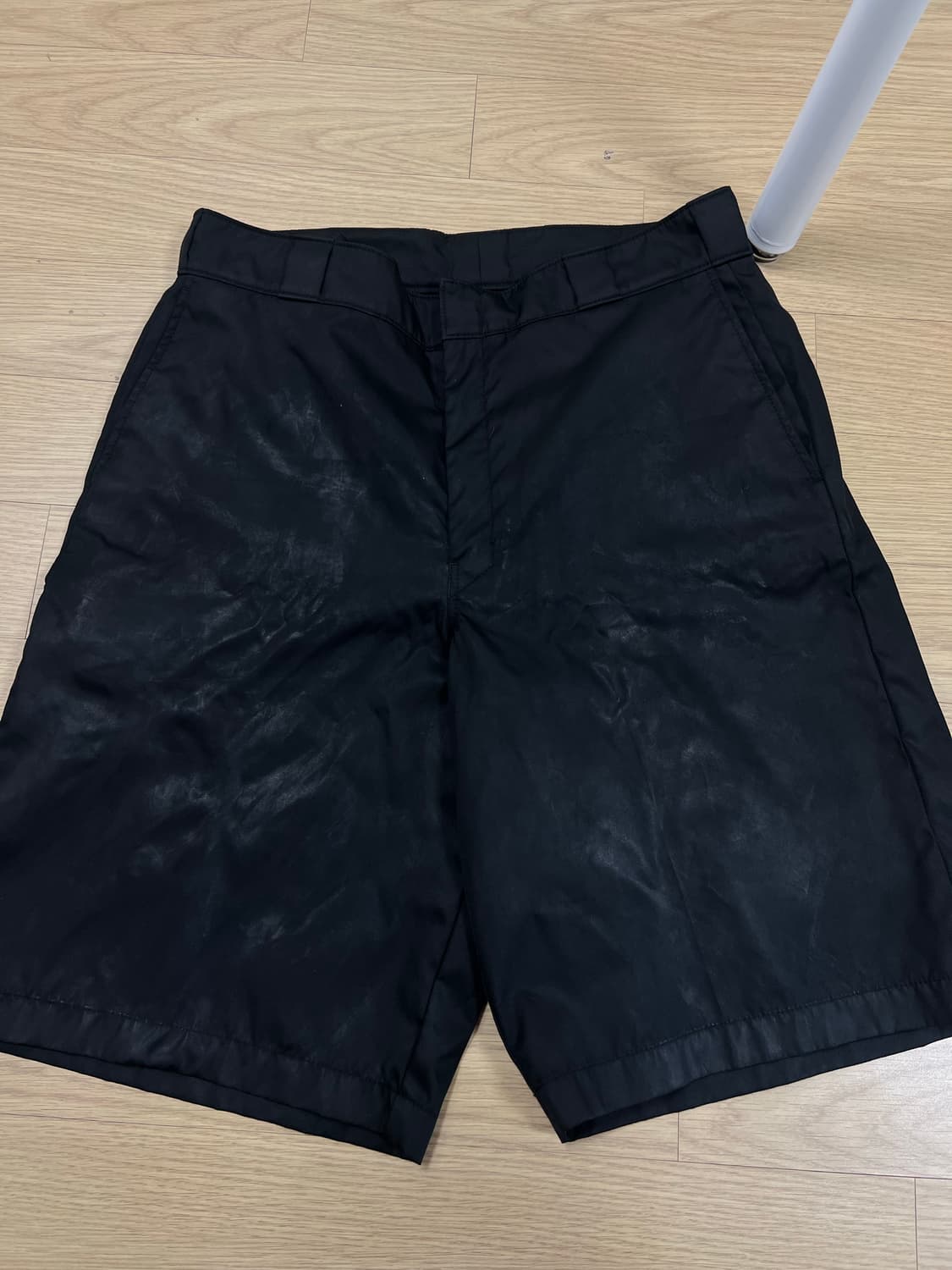 25fw 프라다 리나일론 버뮤다팬츠 32-34 상품이미지3