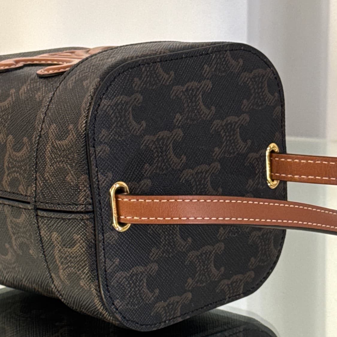 셀린느 트리옹프 퀴르 박스 큐브백  상품이미지5