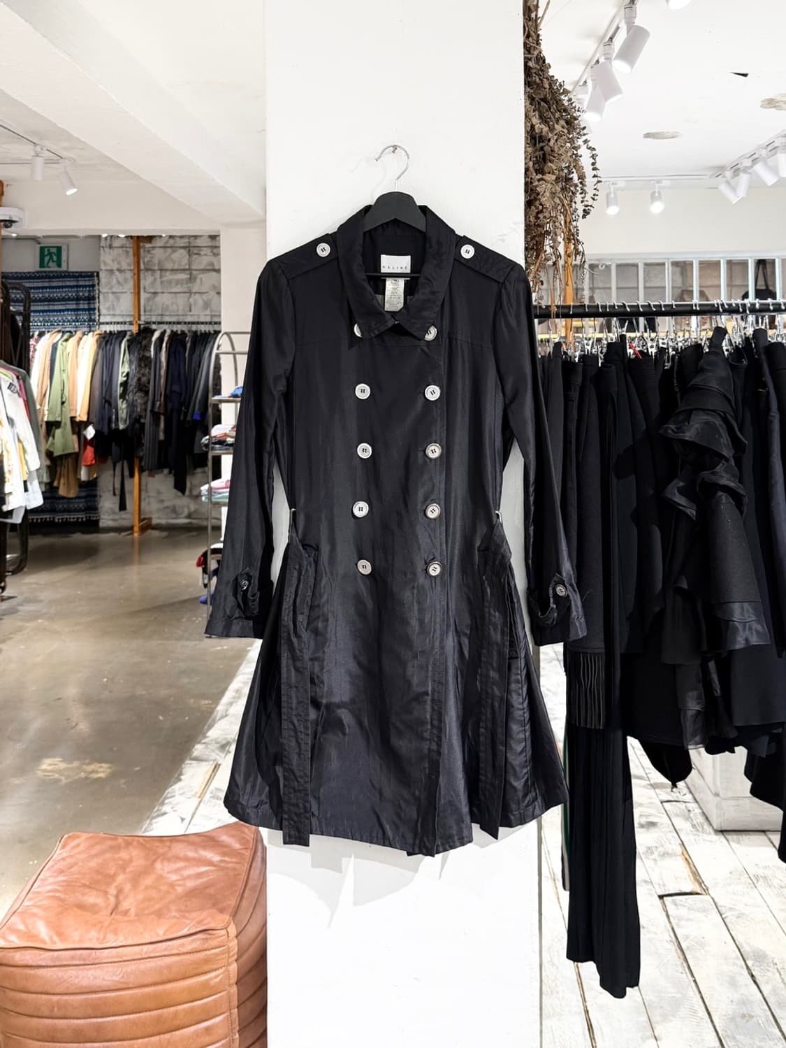 셀린느 블랙 더블 실크 폴리 벨티드 코트 상품이미지2