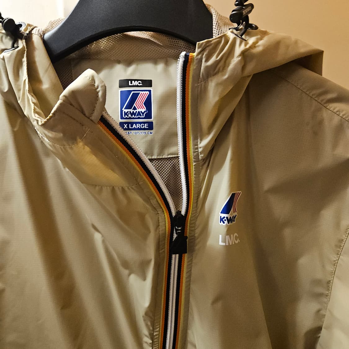 LMC X K-WAY CURVED WINDBREAKER (김한주 착용) 상품이미지5