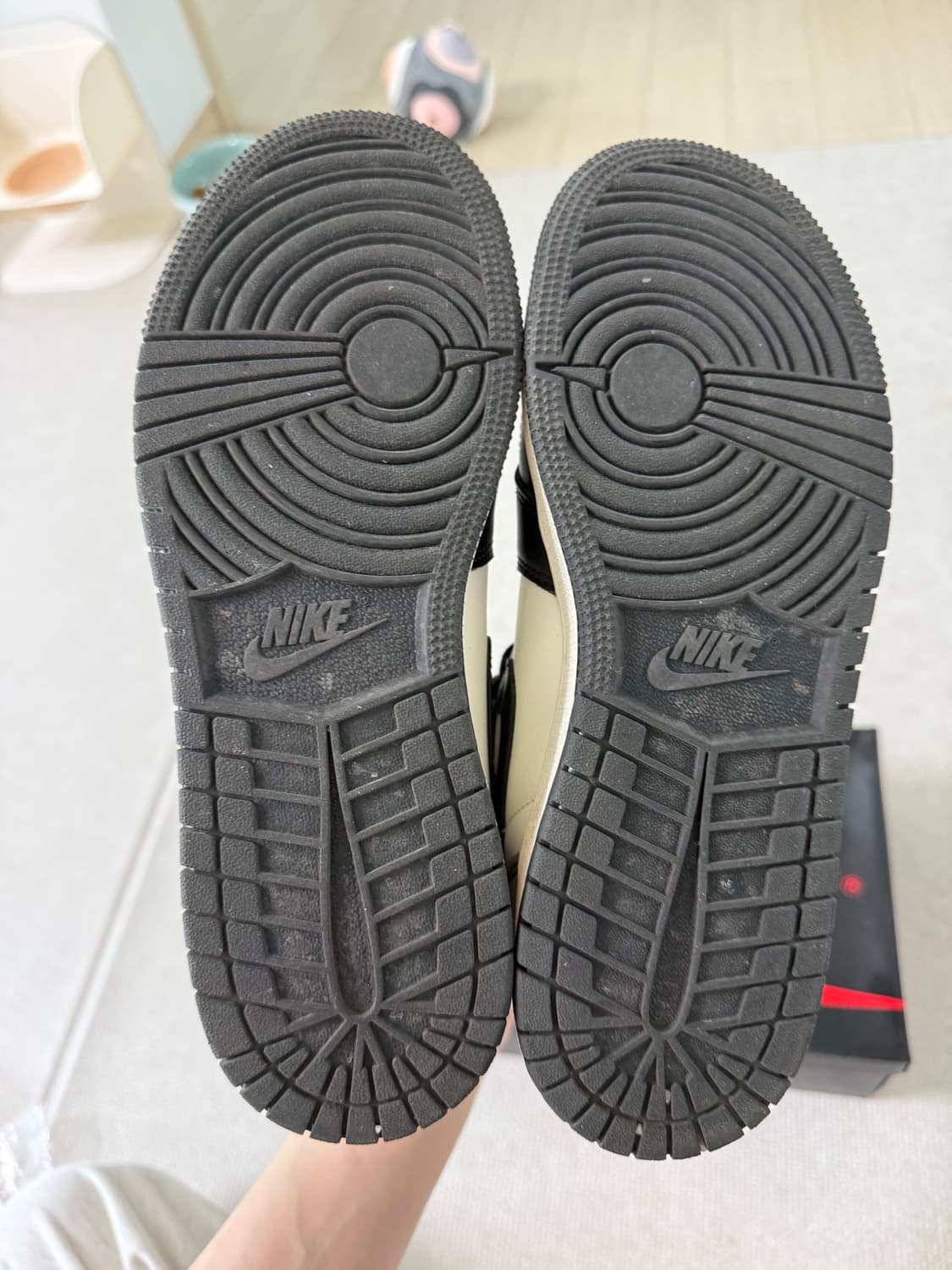 나이키 조던1 다크모카 240 상품이미지6